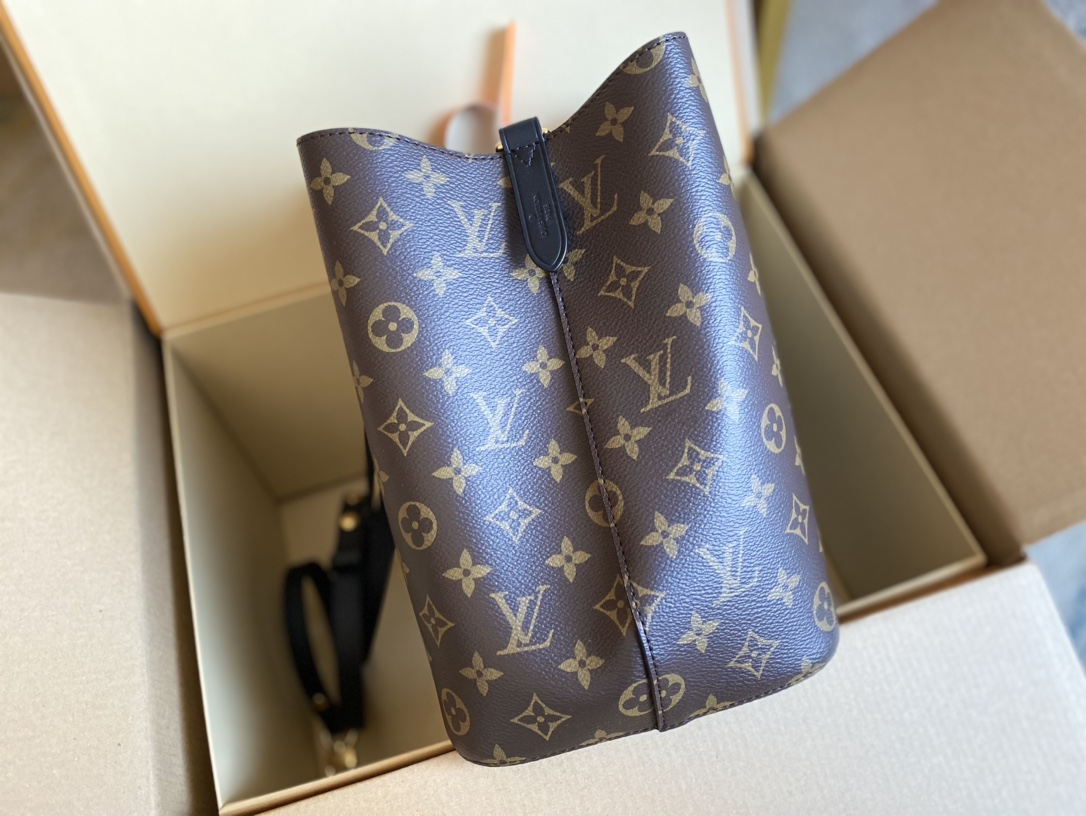 Louis Vuitton Bucket Bag Canvas Black M