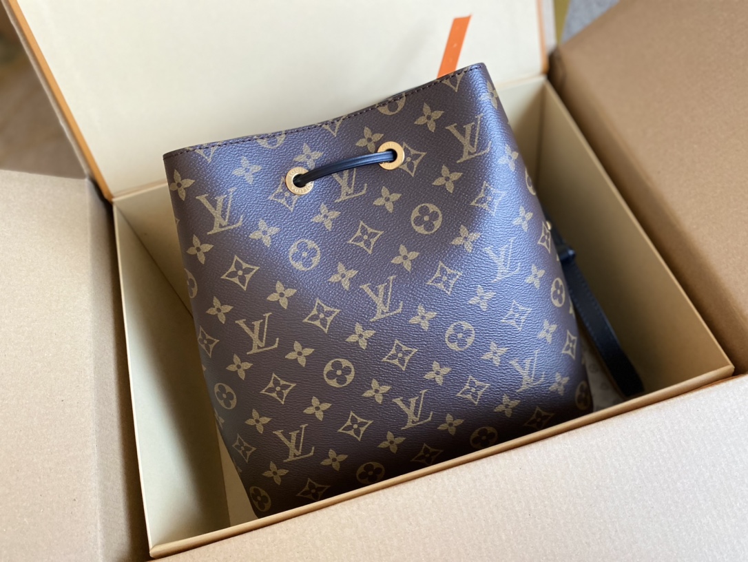 Louis Vuitton Bucket Bag Canvas Black M