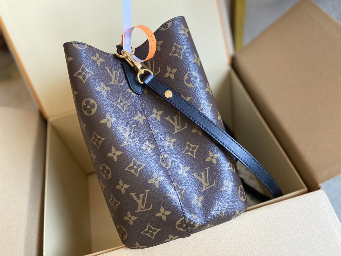 Louis Vuitton Bucket Bag Canvas Black M