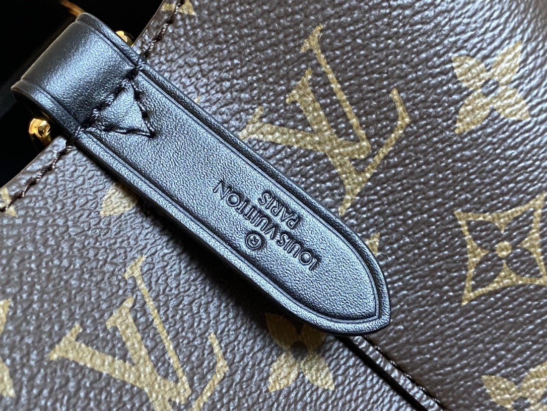 Louis Vuitton Bucket Bag Canvas Black M