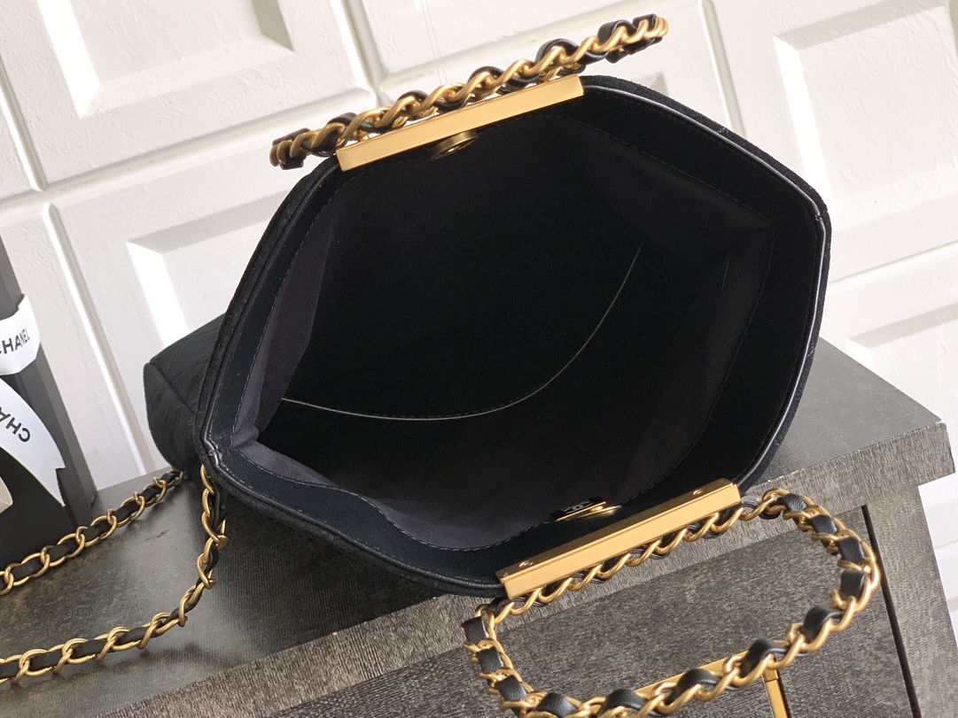 Chanel Basic Bag Cow Leather Black M-l