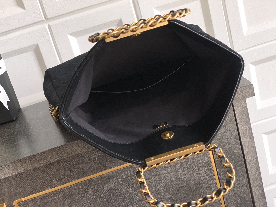 Chanel Basic Bag Cow Leather Black M-l