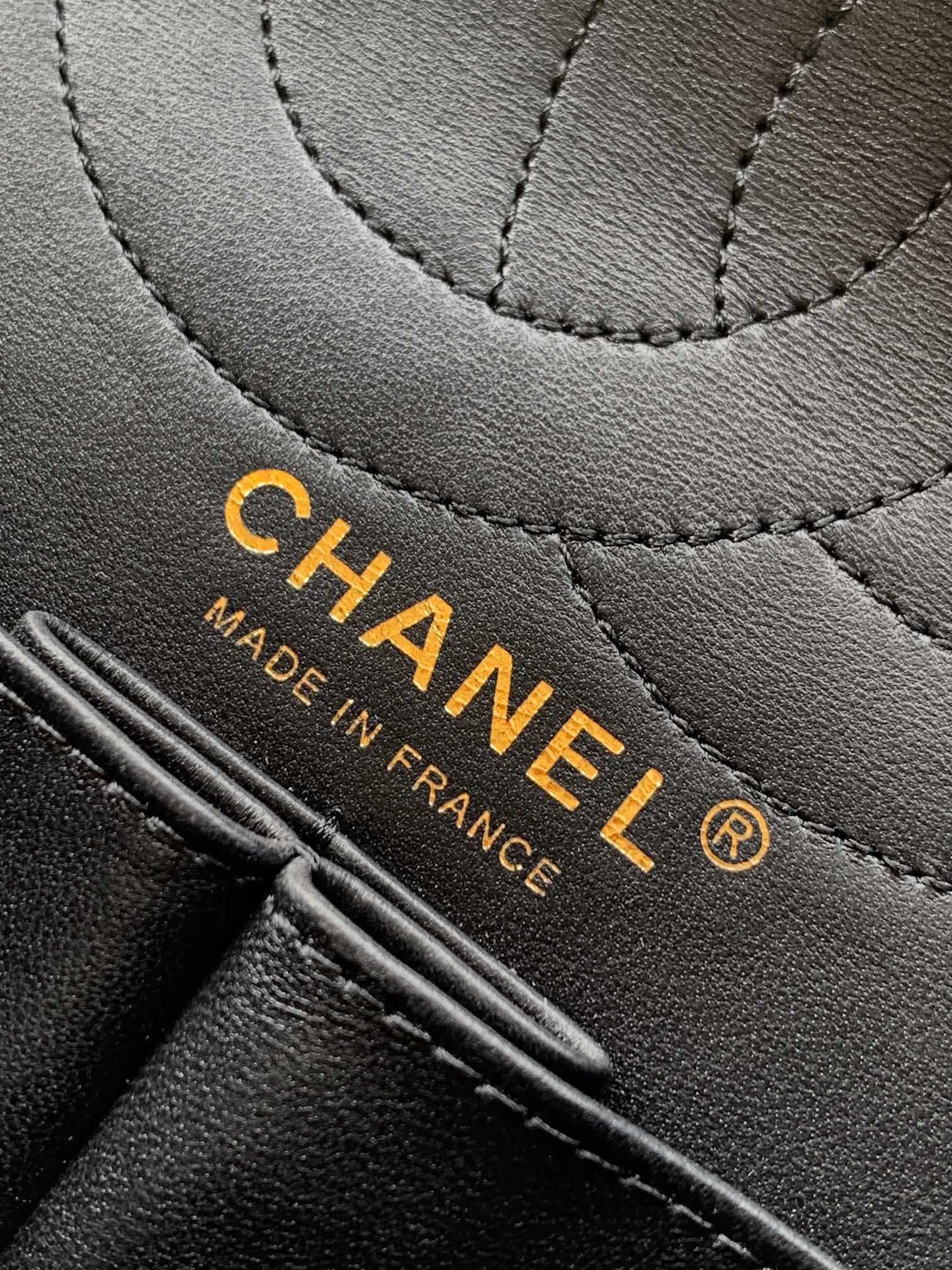 Chanel Basic Bag M-l