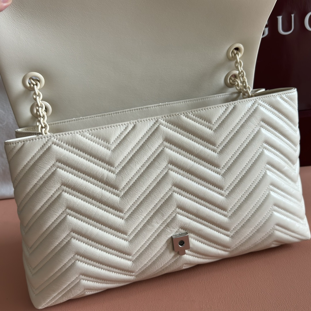 Gucci Basic Bag Cow Leather Black M