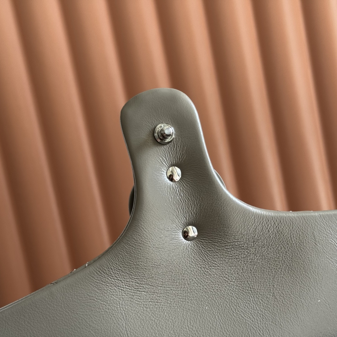 Gucci Basic Bag Cow Leather Black M