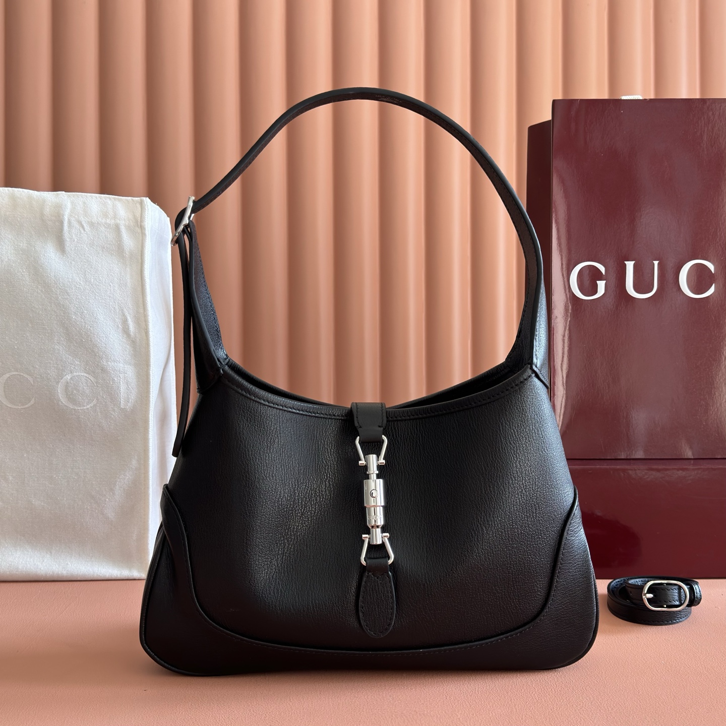 Gucci Basic Bag Black M-l