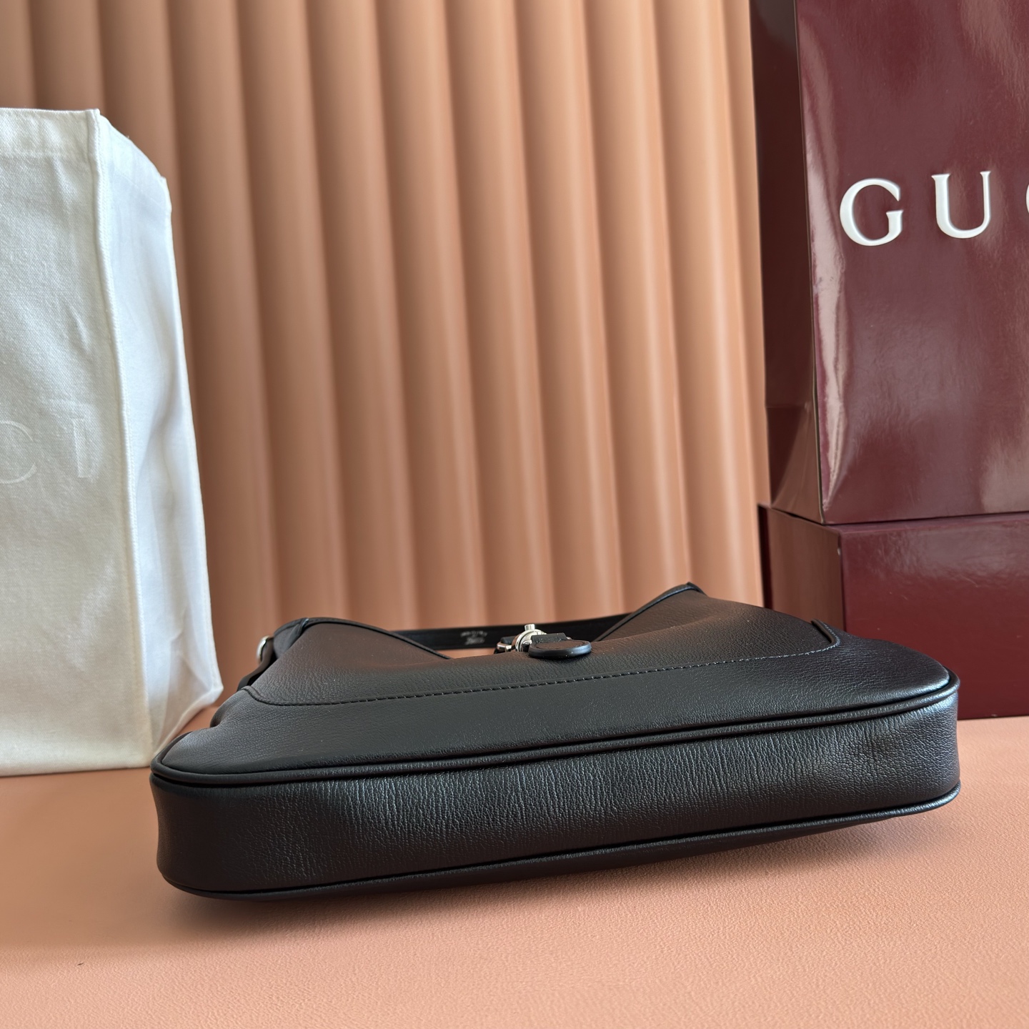 Gucci Basic Bag Black M-l