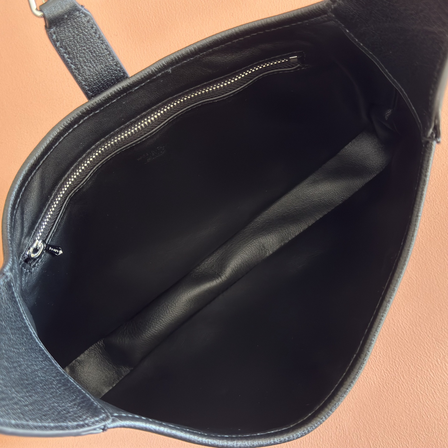 Gucci Basic Bag Black M-l