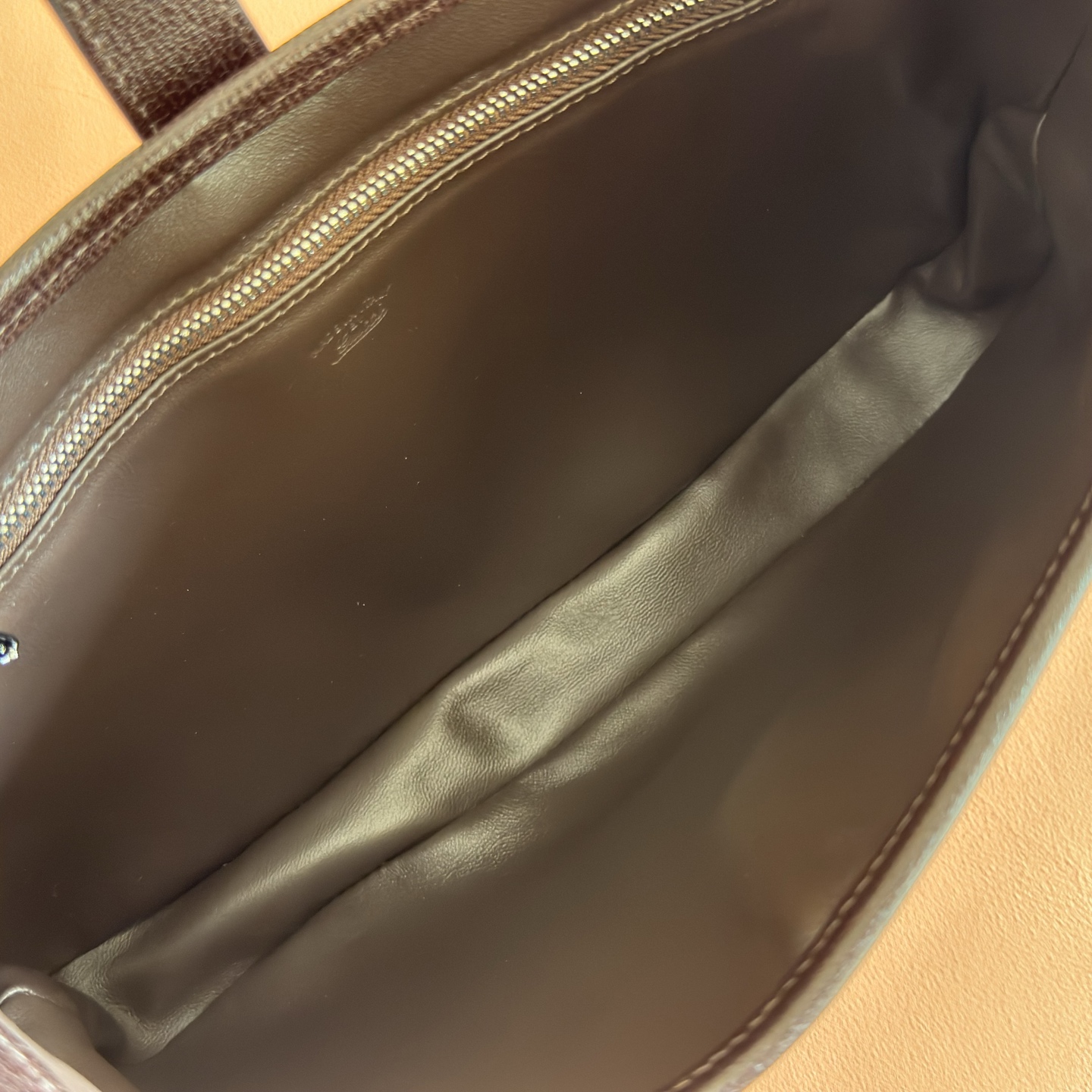 Gucci Basic Bag Black M-l