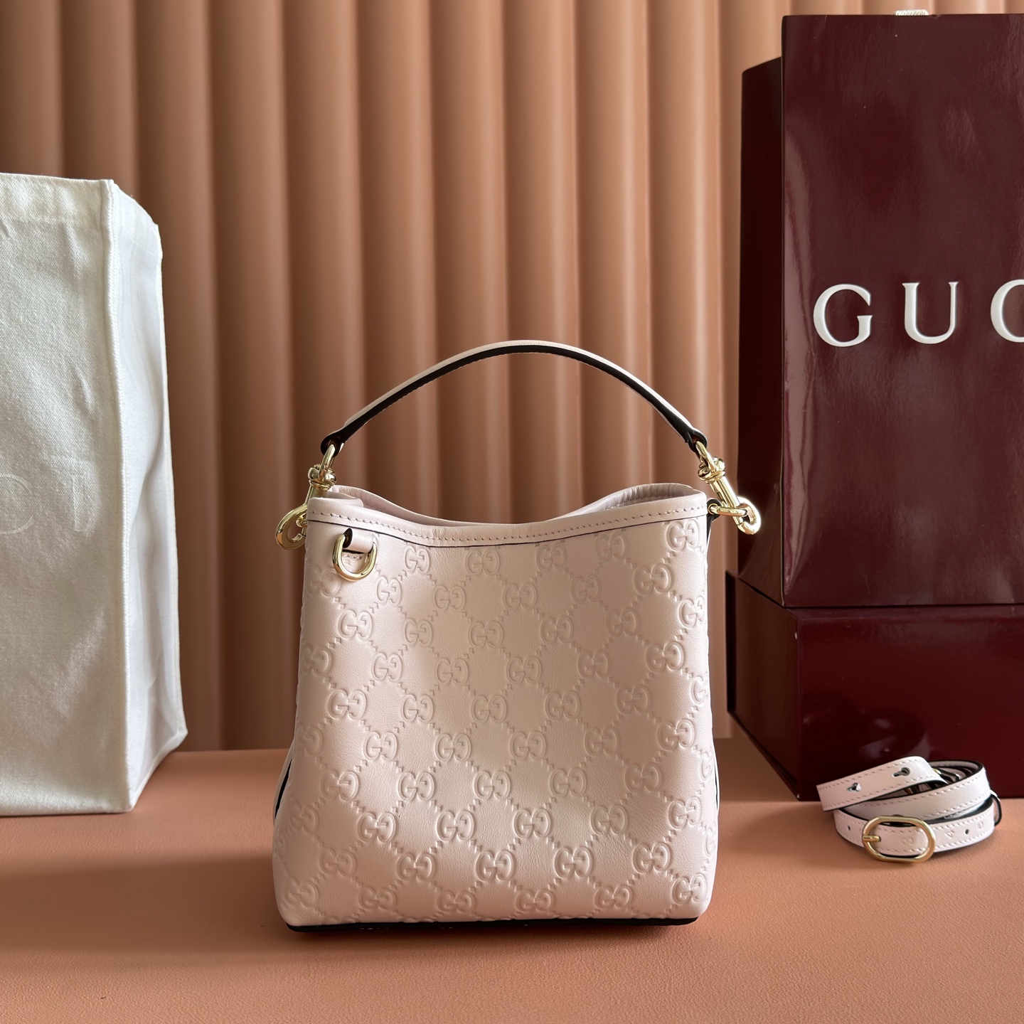 Gucci Bucket Bag Cow Leather Gold M-l