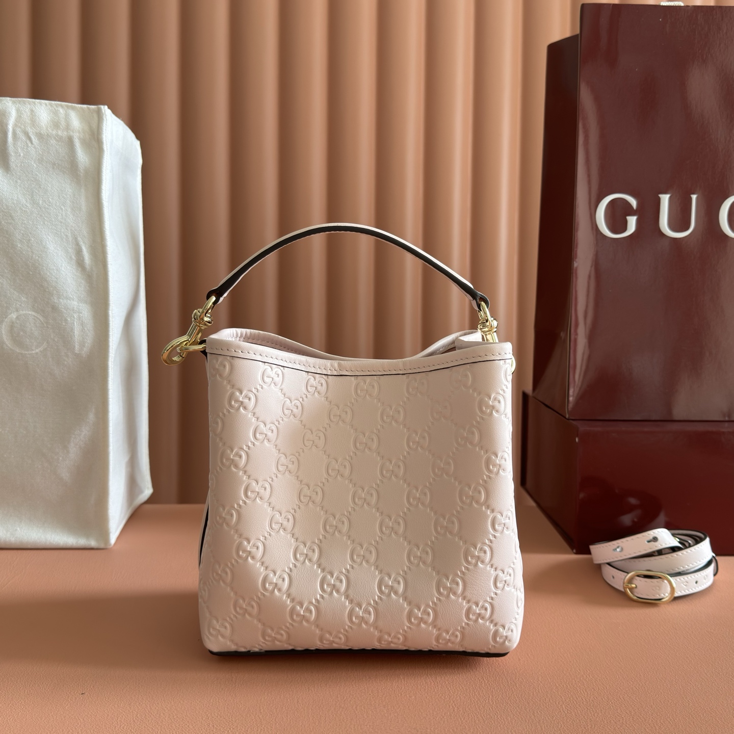 Gucci Bucket Bag Cow Leather Gold M-l