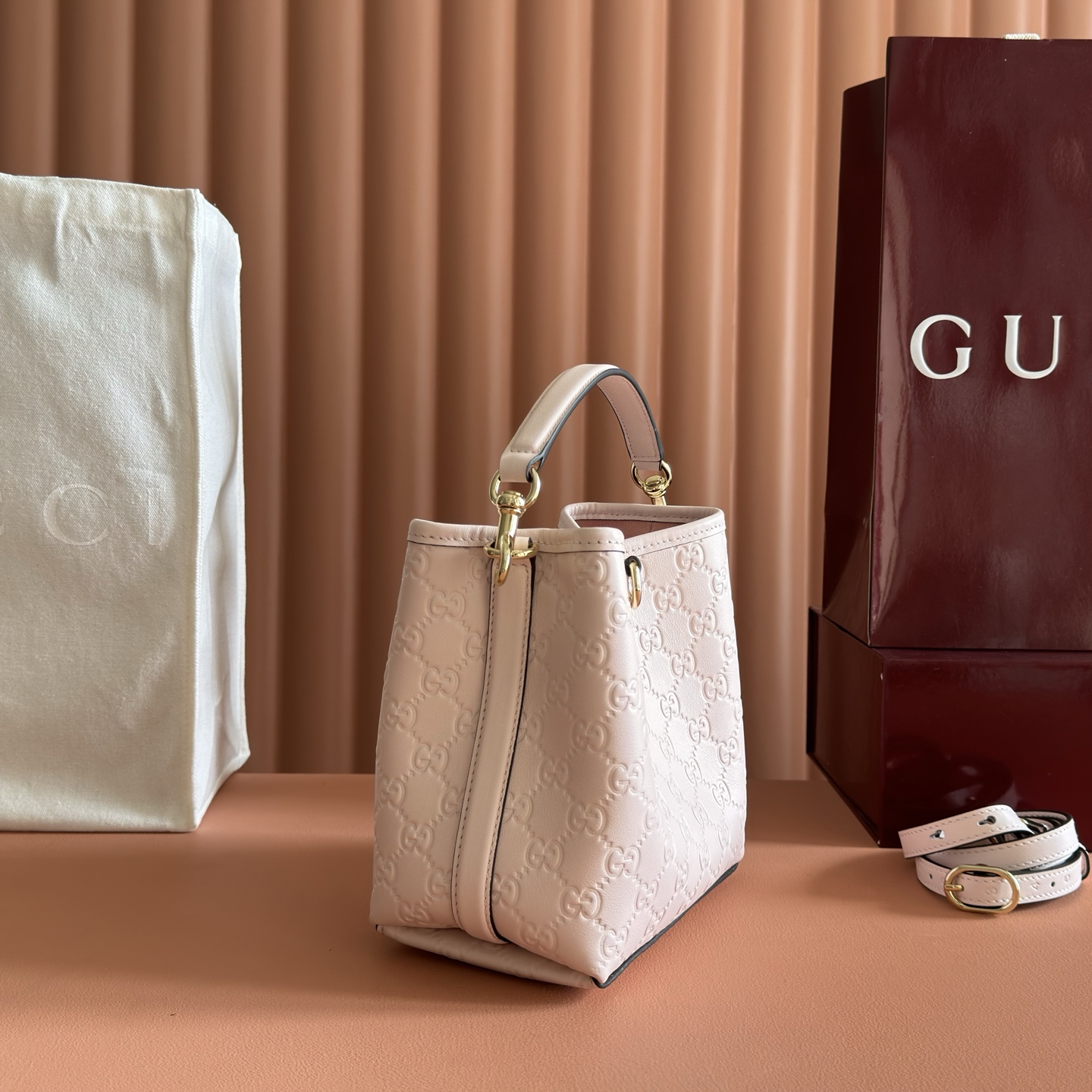 Gucci Bucket Bag Cow Leather Gold M-l