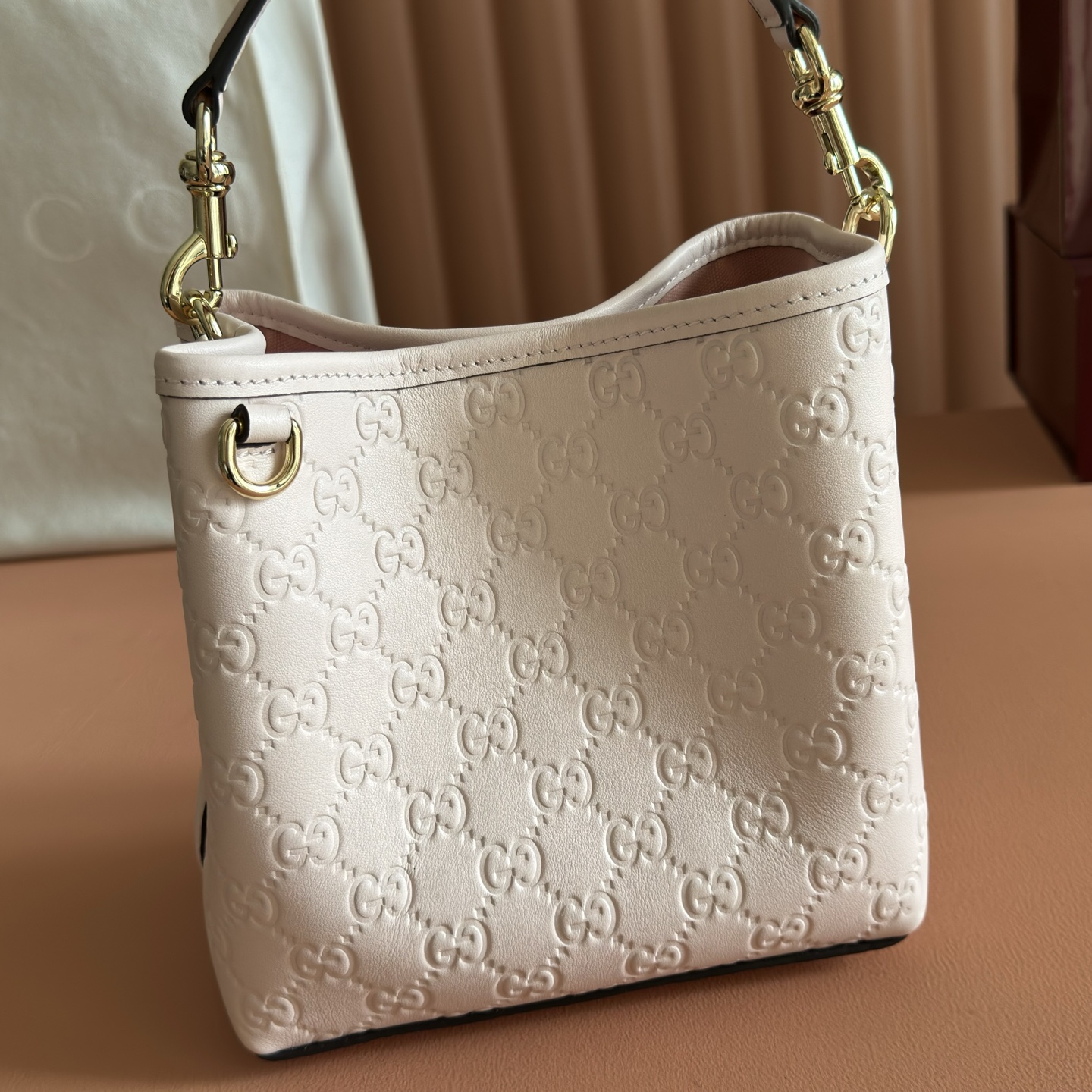 Gucci Bucket Bag Cow Leather Gold M-l