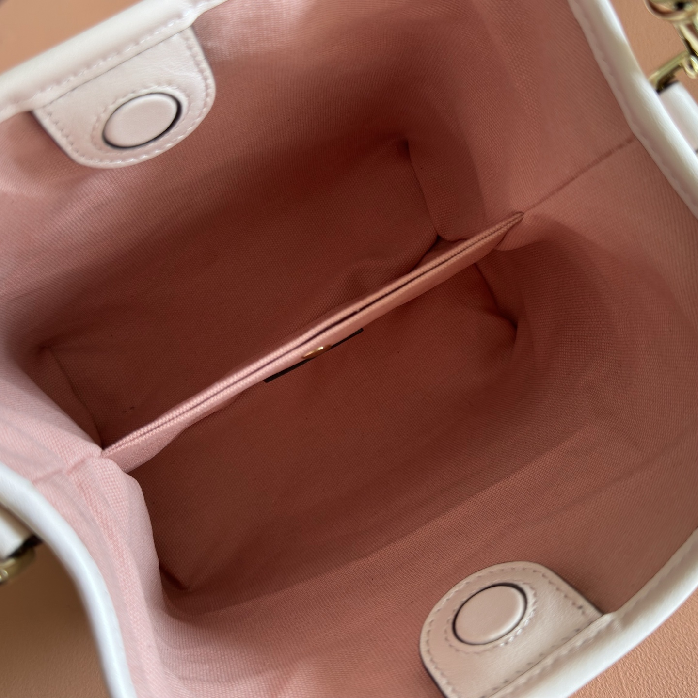 Gucci Bucket Bag Cow Leather Gold M-l