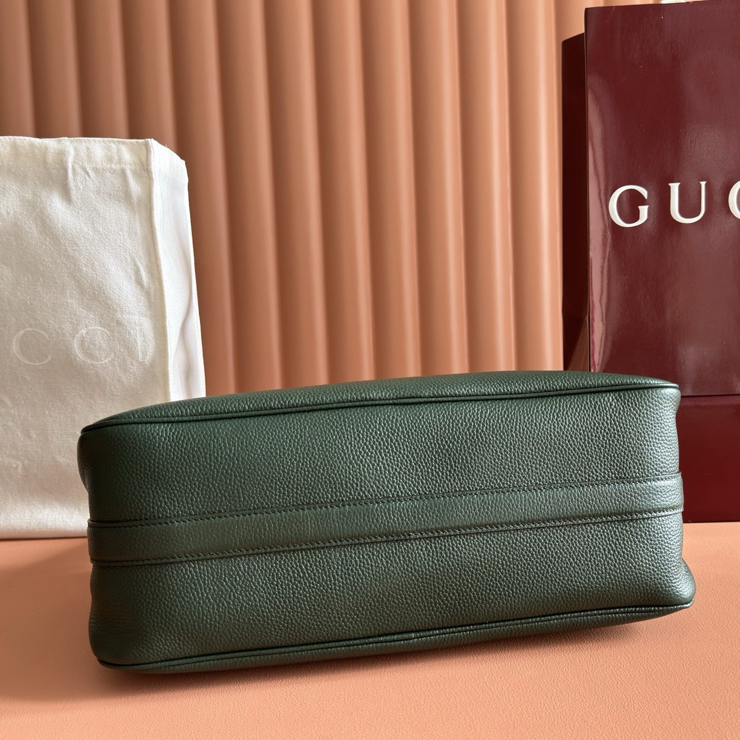 Gucci Basic Bag Cow Leather White L-s