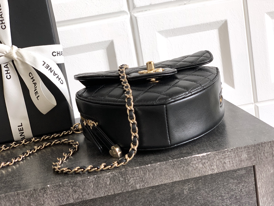 Chanel Clutch Bag Sheepskin Black M-l