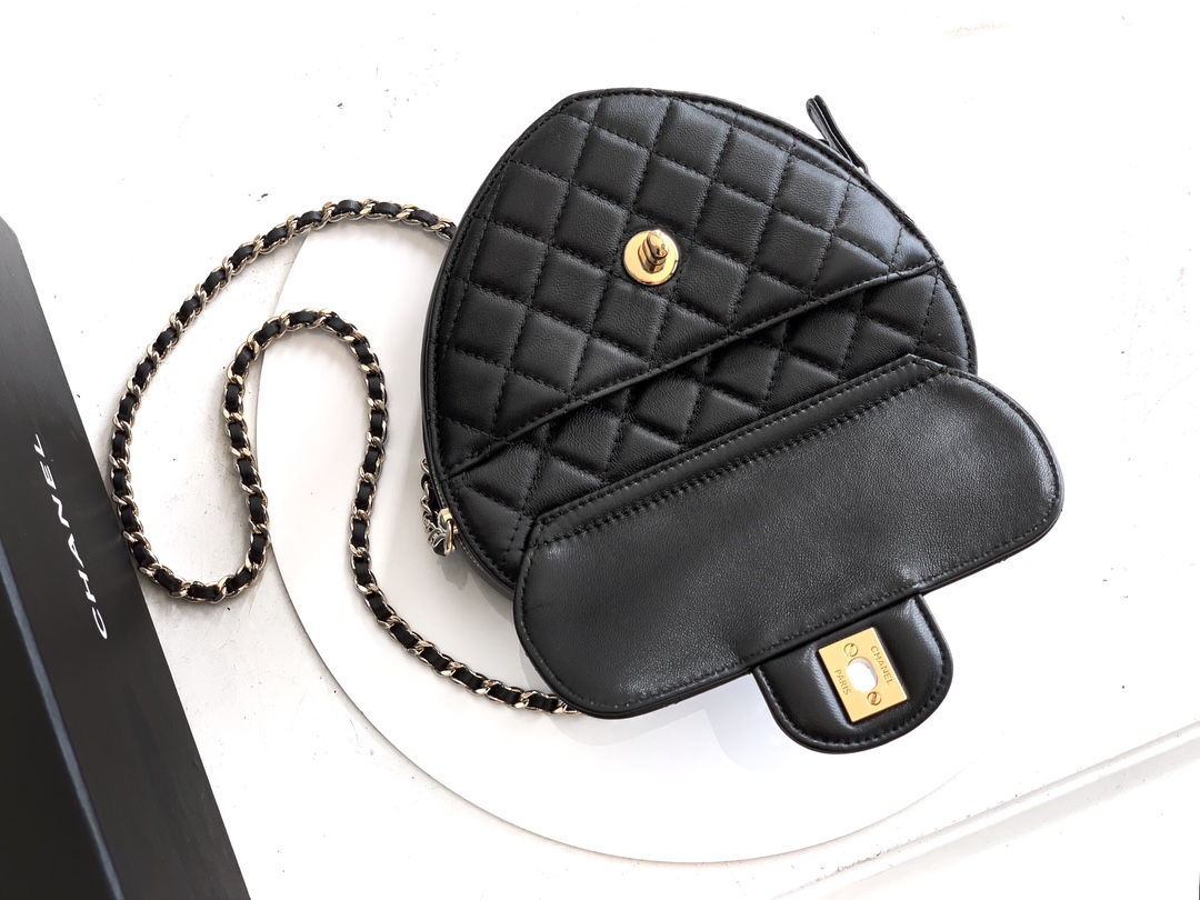 Chanel Clutch Bag Sheepskin Black M-l