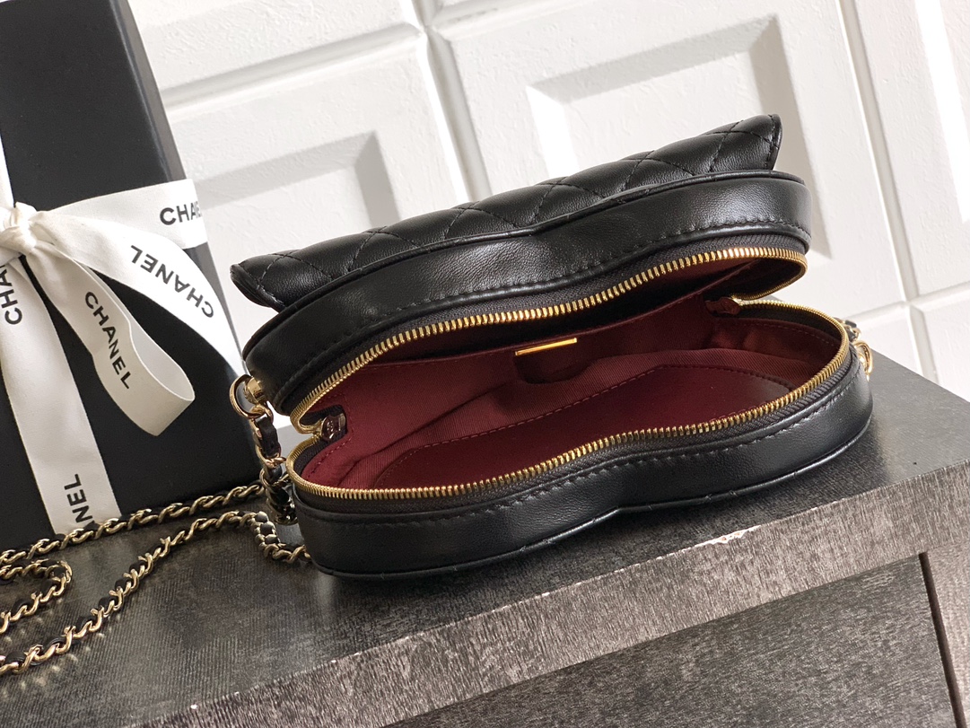 Chanel Clutch Bag Sheepskin Black M-l