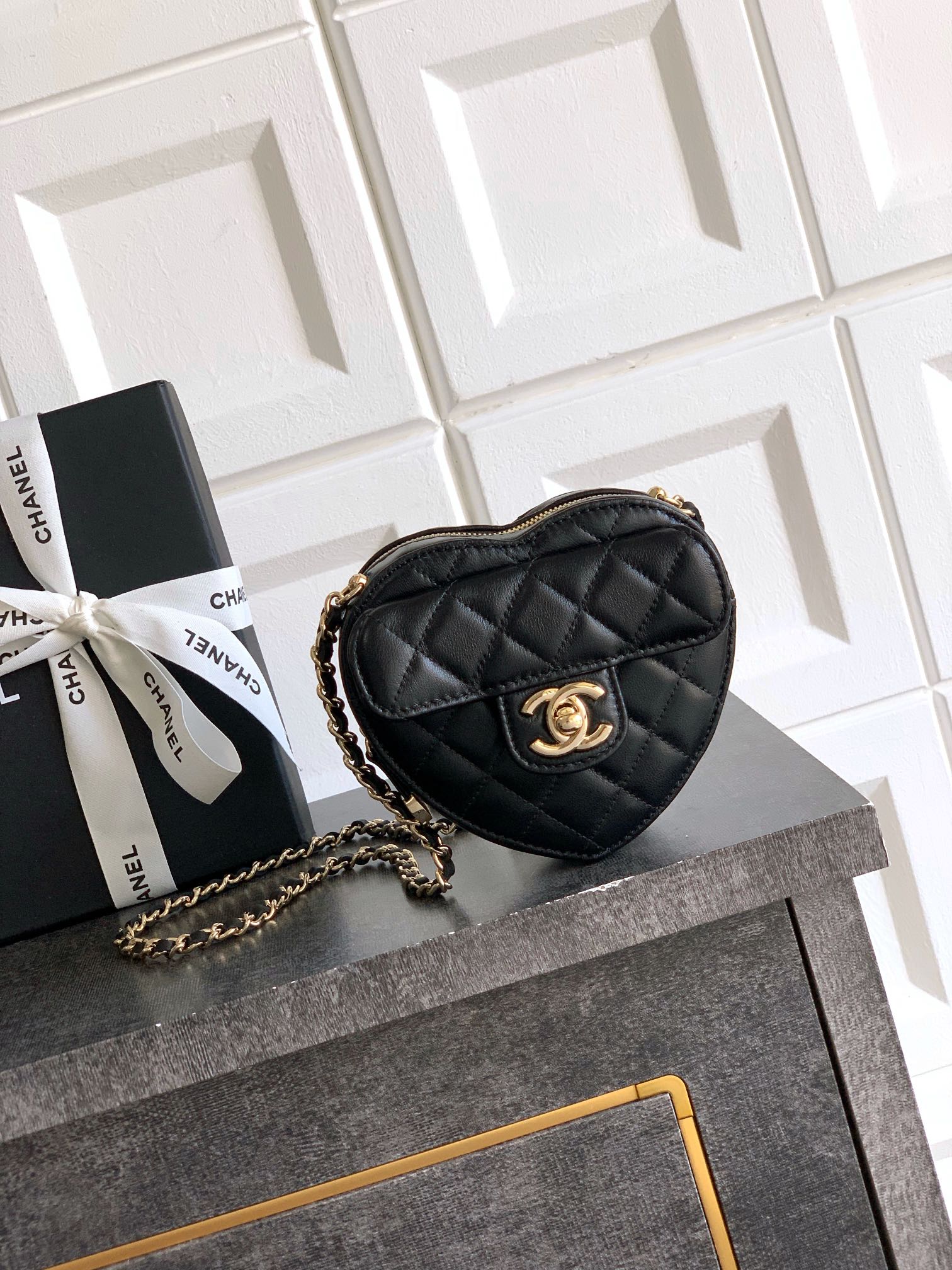 Chanel Clutch Bag Sheepskin Black M-l