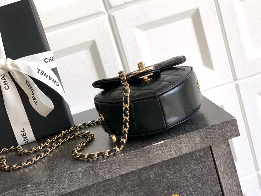 Chanel Clutch Bag Sheepskin Black M-l