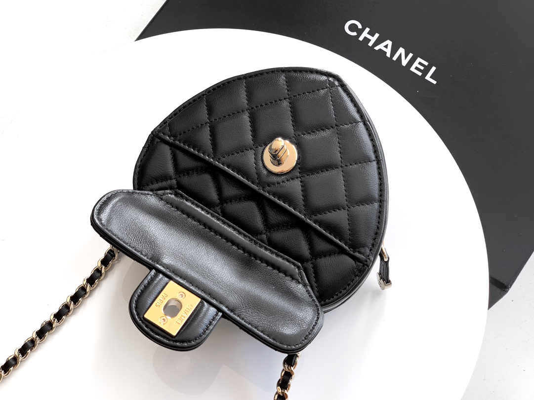 Chanel Clutch Bag Sheepskin Black M-l