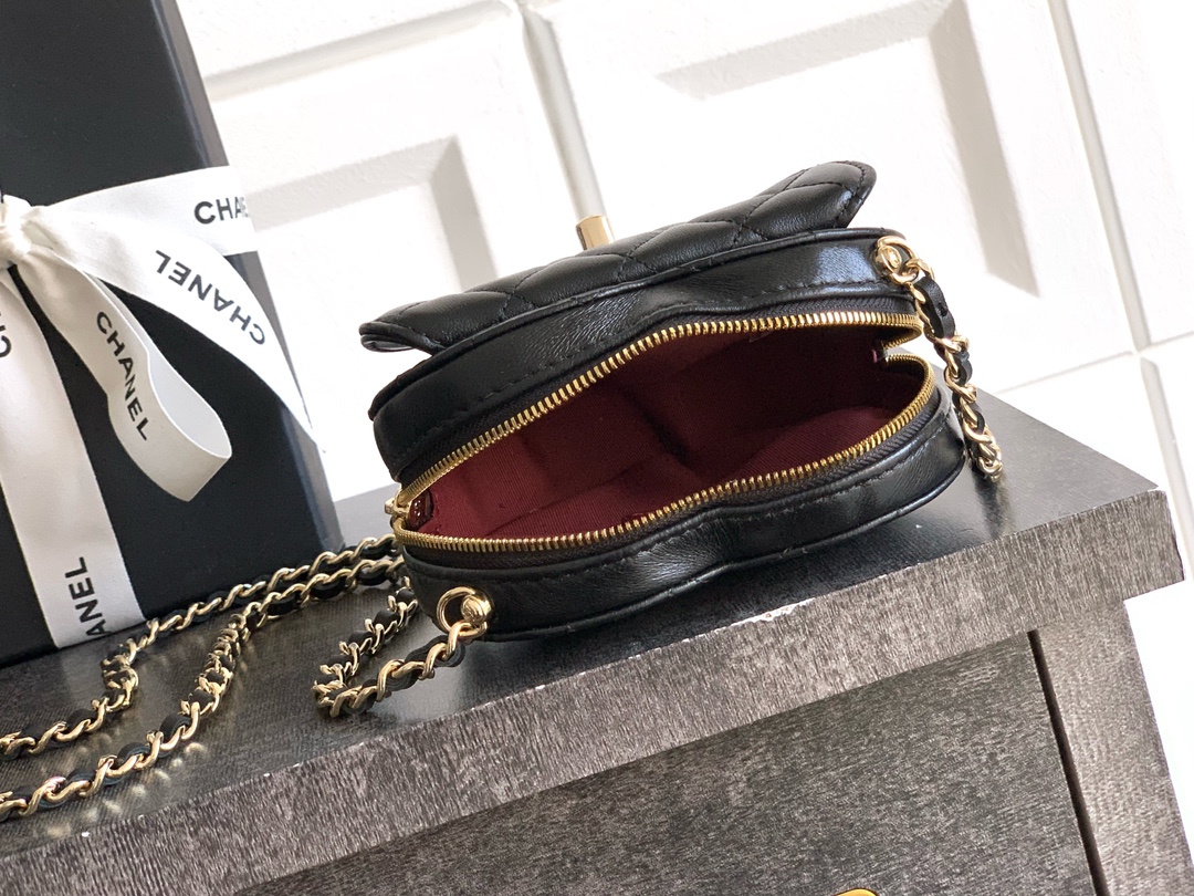 Chanel Clutch Bag Sheepskin Black M-l