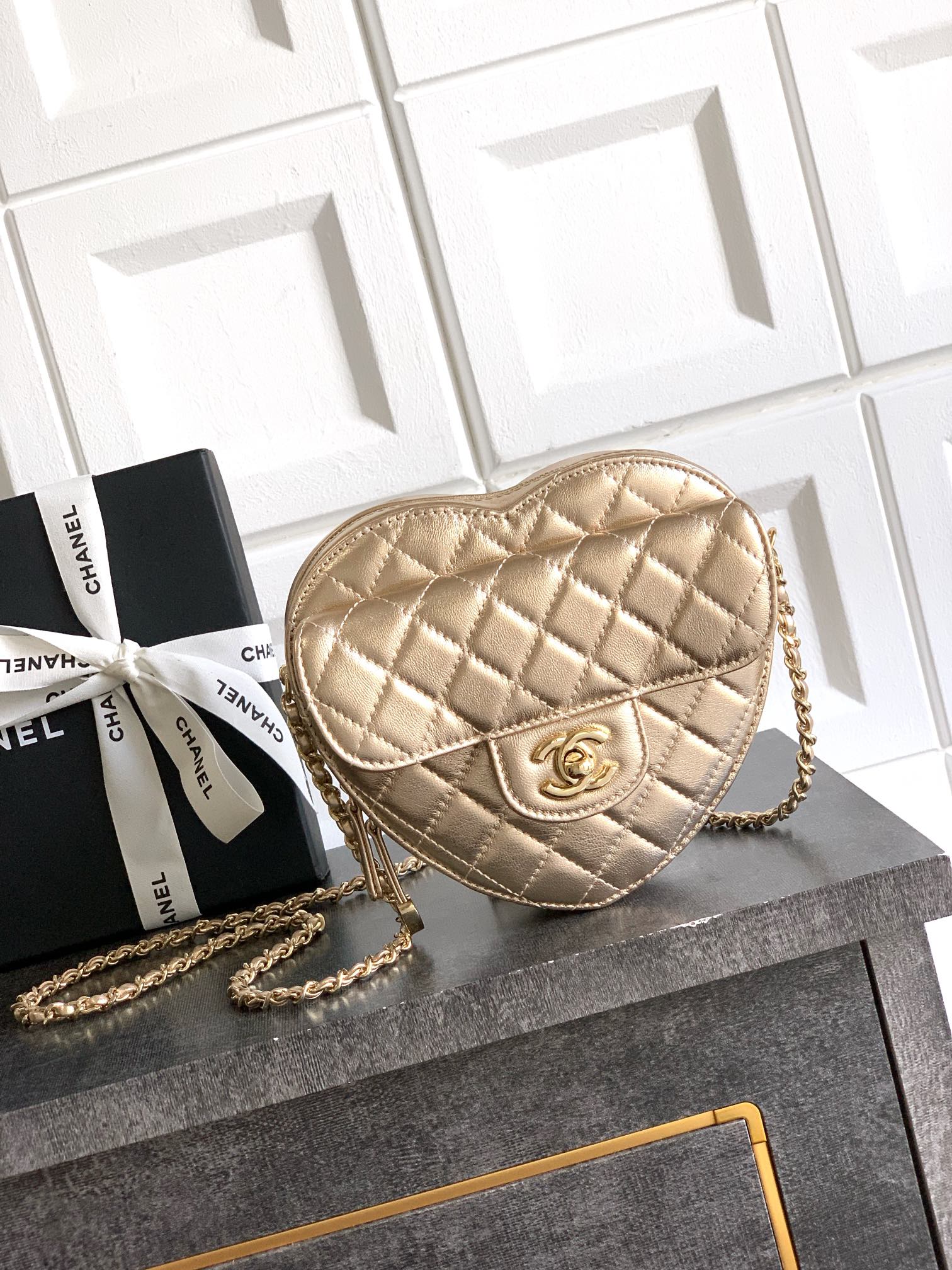 Chanel Clutch Bag Sheepskin Gold M-l