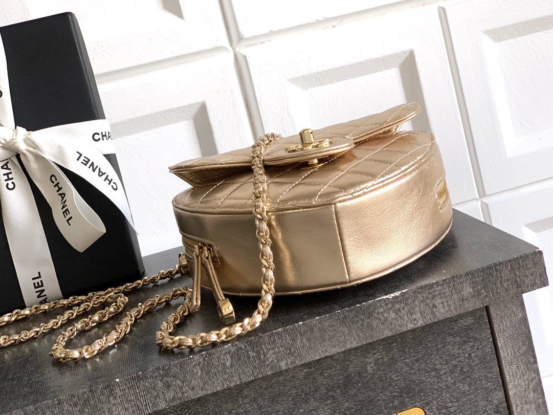 Chanel Clutch Bag Sheepskin Gold M-l