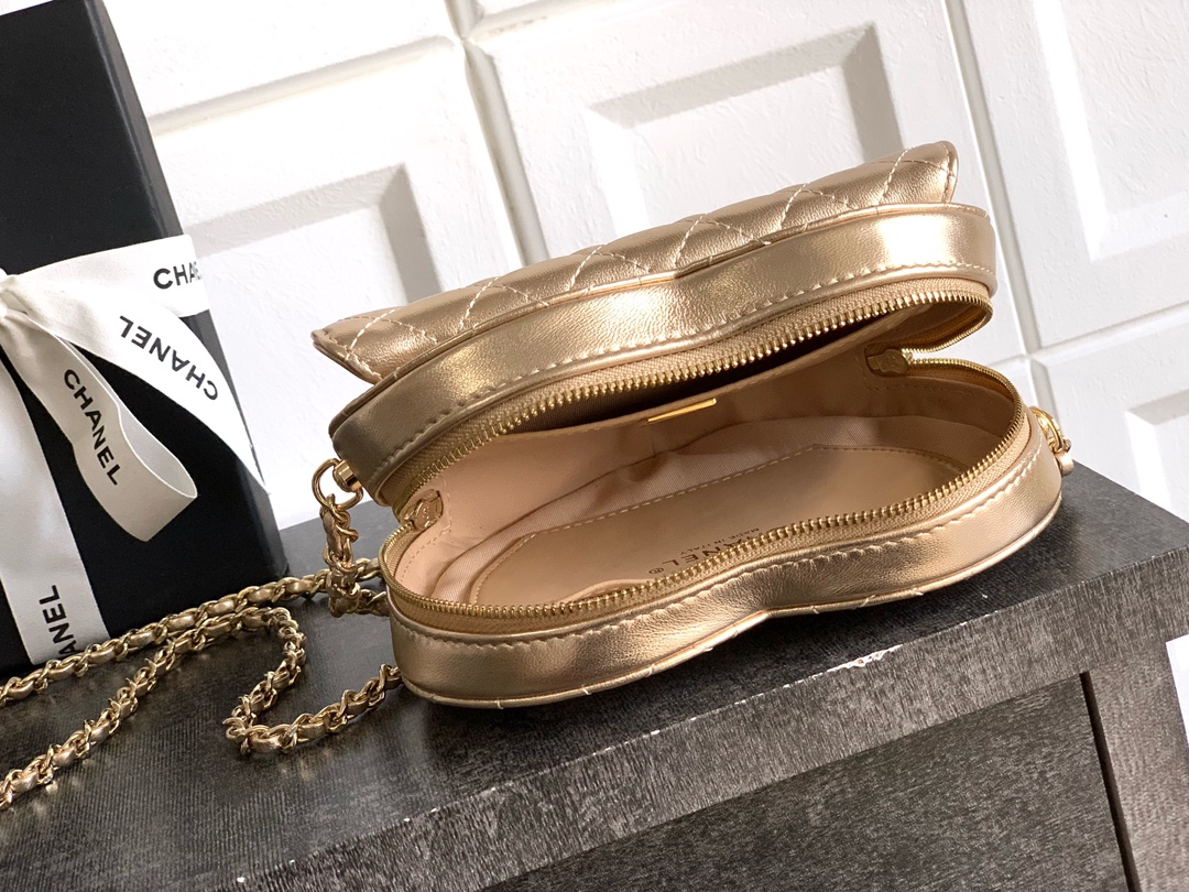 Chanel Clutch Bag Sheepskin Gold M-l