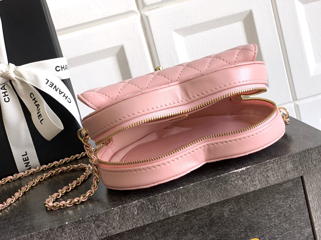 Chanel Clutch Bag Sheepskin Pink M-l