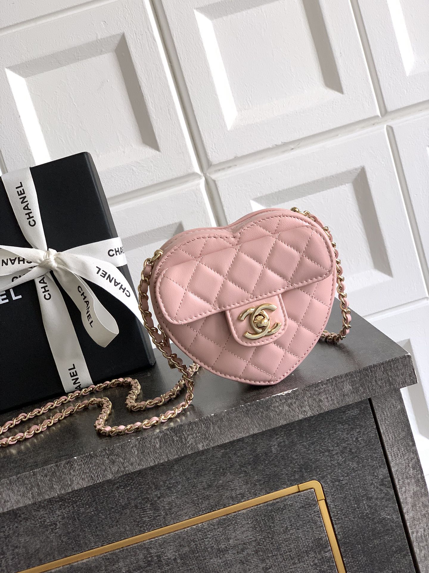 Chanel Clutch Bag Sheepskin Pink M-l