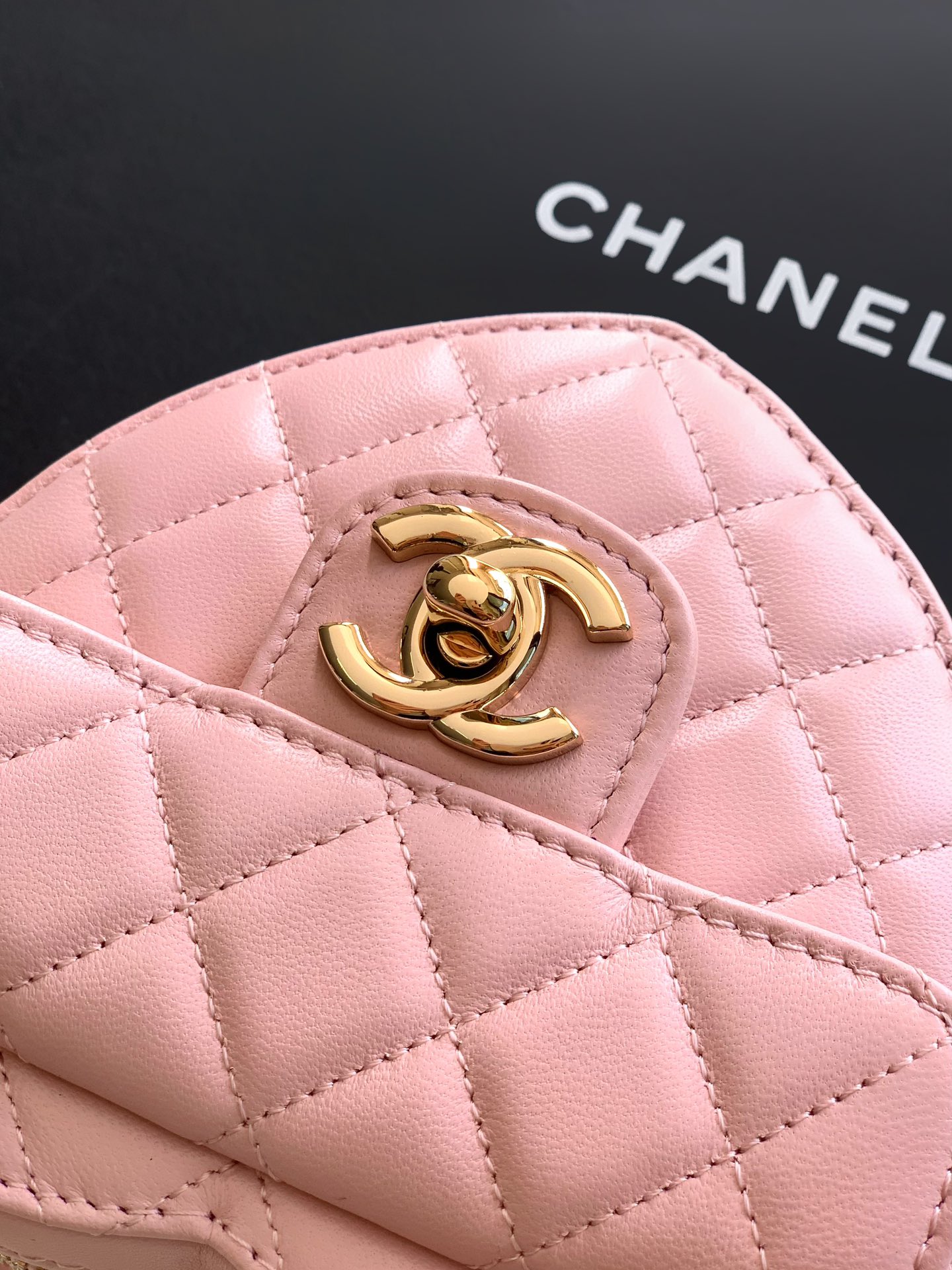 Chanel Clutch Bag Sheepskin Pink M-l
