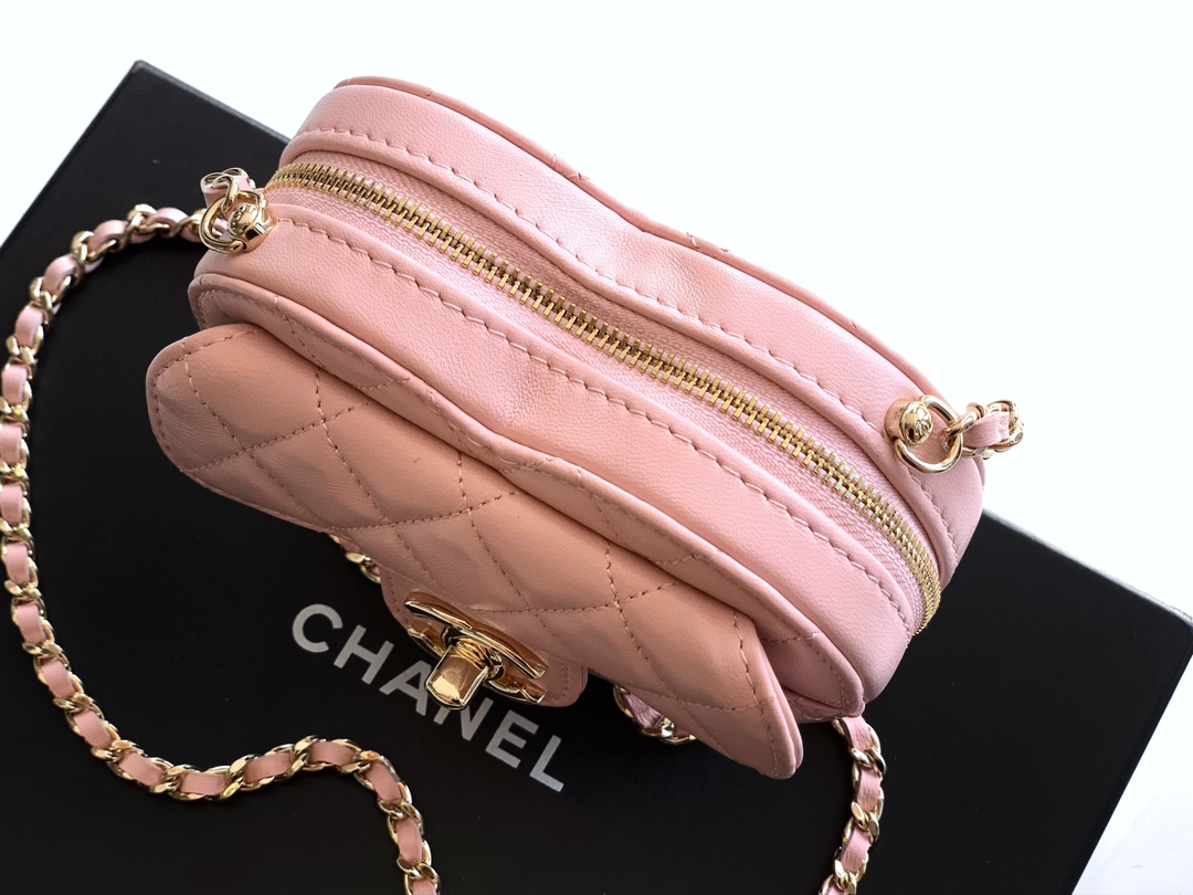 Chanel Clutch Bag Sheepskin Pink M-l