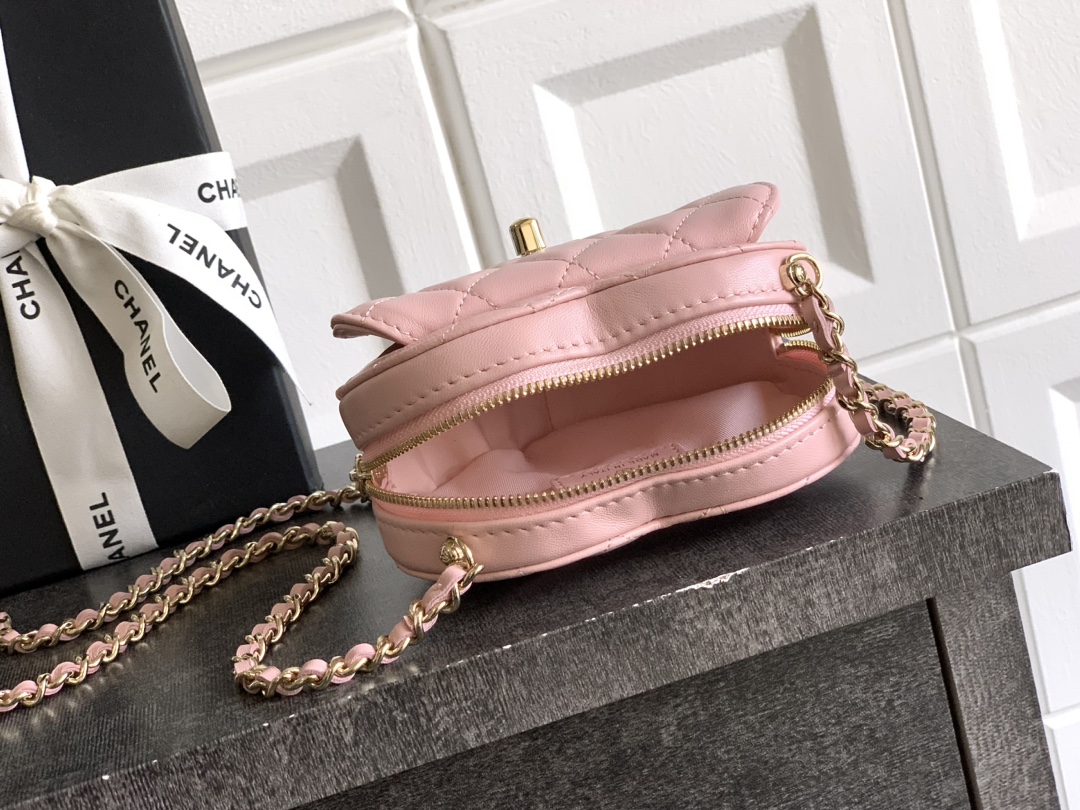 Chanel Clutch Bag Sheepskin Pink M-l