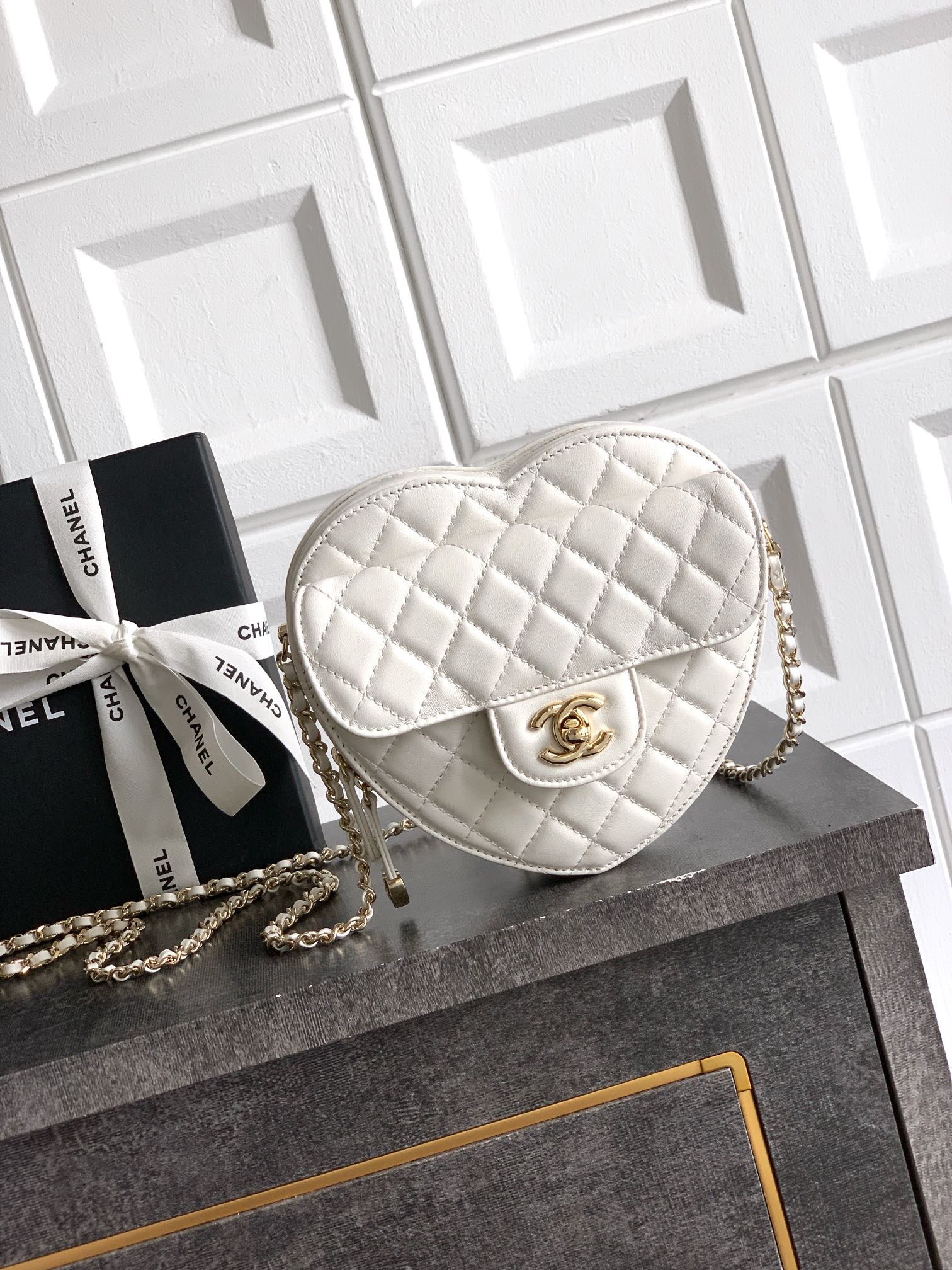Chanel Clutch Bag Sheepskin White M-l