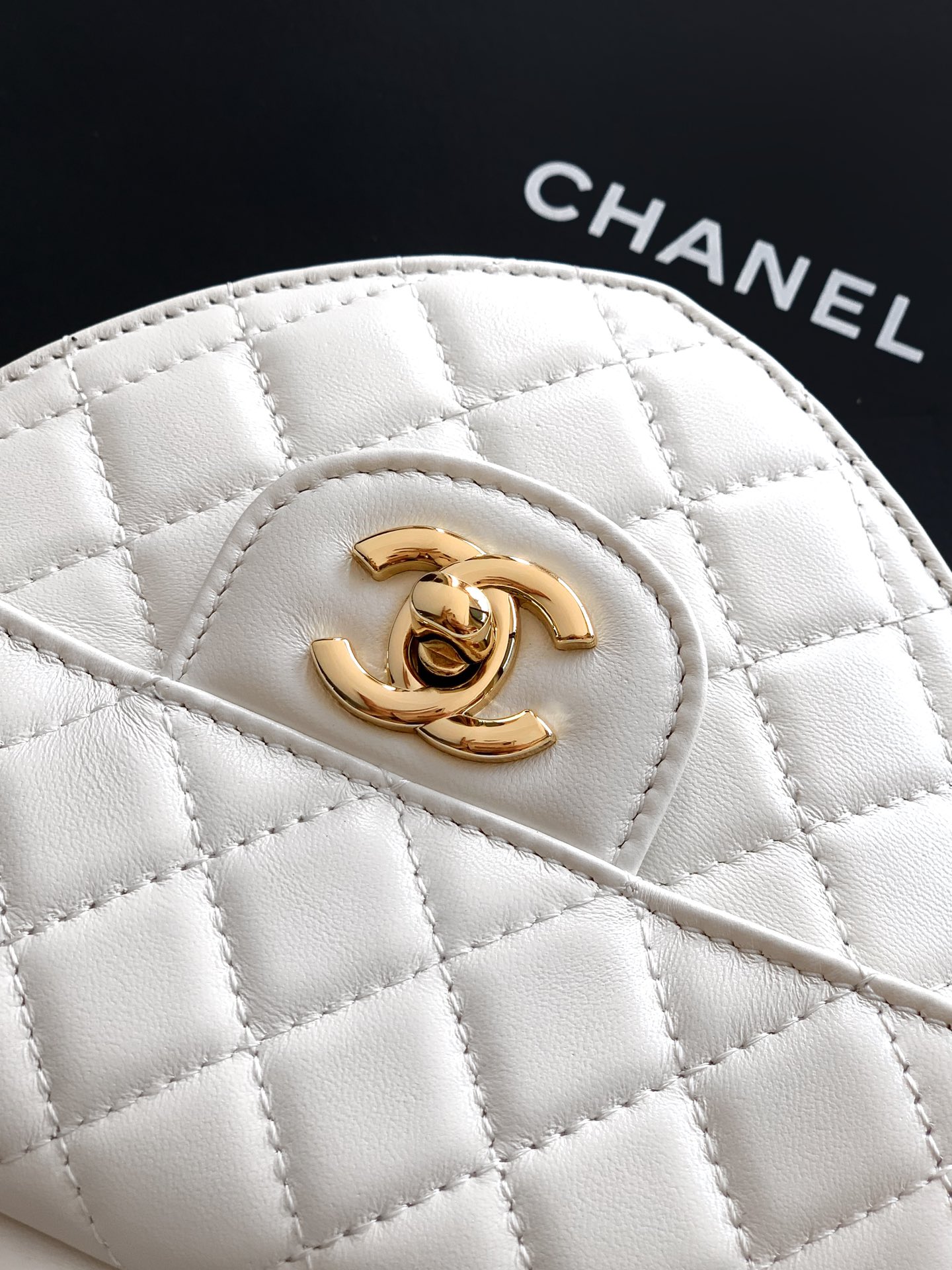 Chanel Clutch Bag Sheepskin White M-l