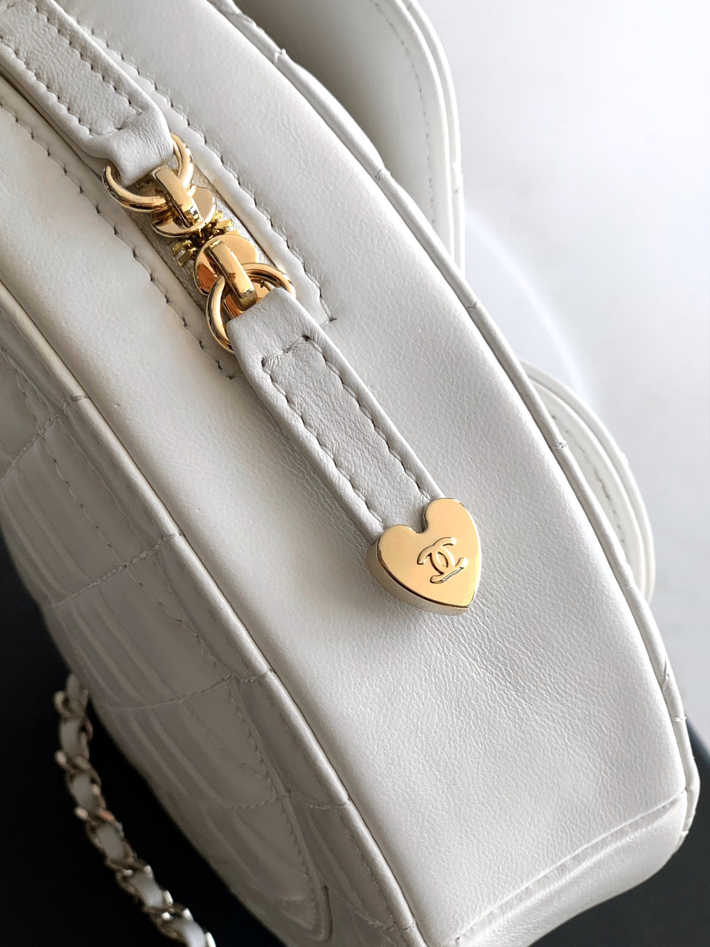 Chanel Clutch Bag Sheepskin White M-l