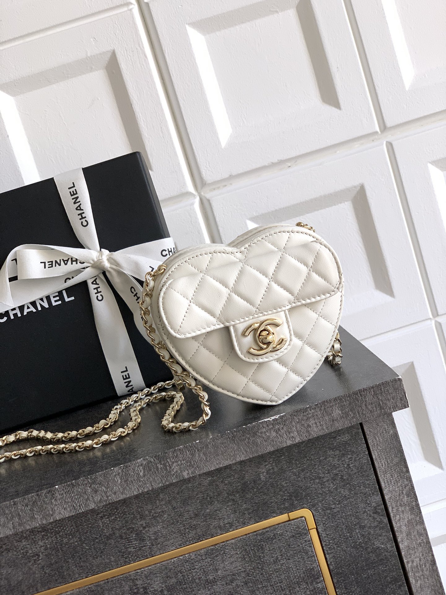 Chanel Clutch Bag Sheepskin White M-l