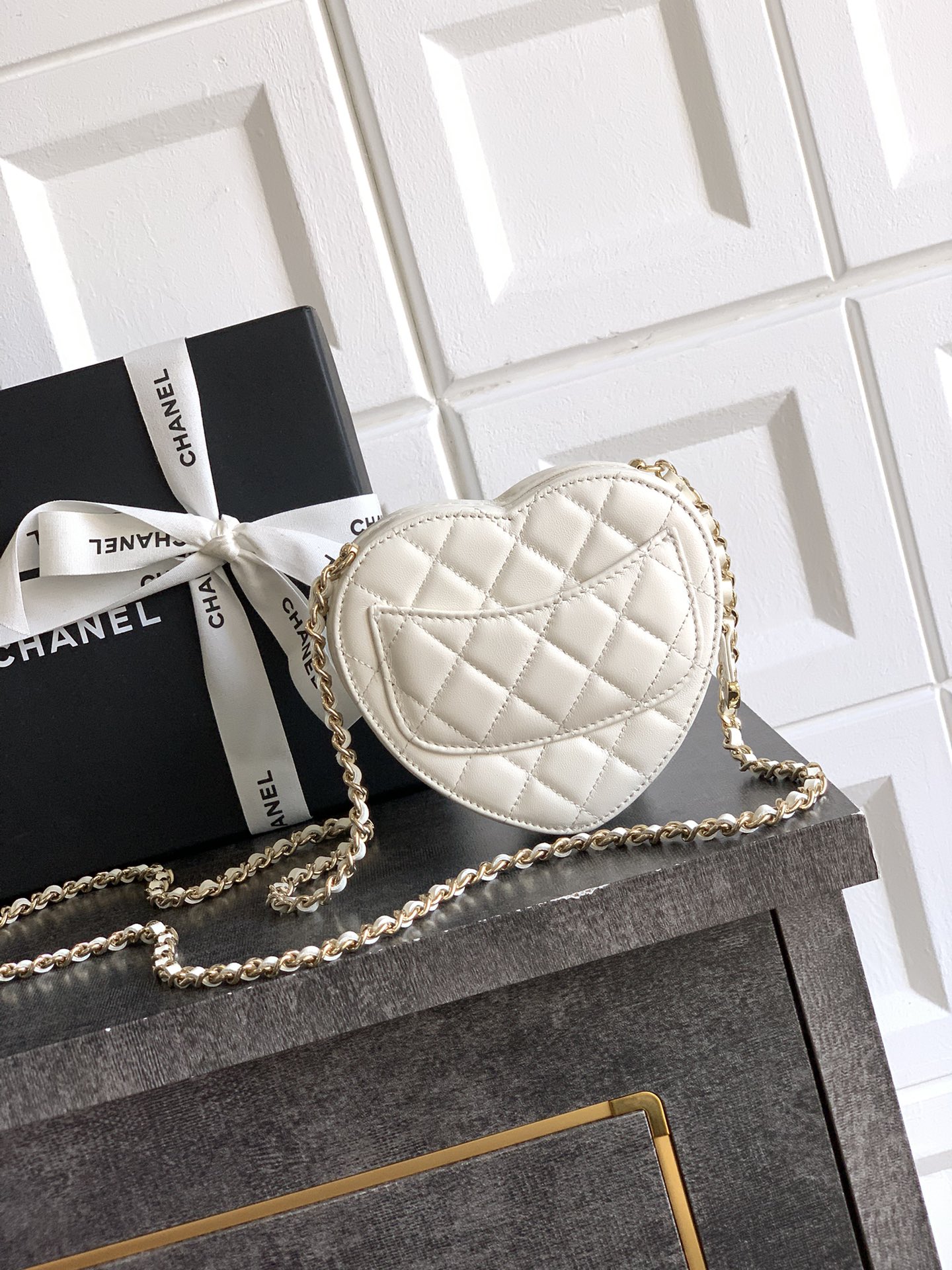 Chanel Clutch Bag Sheepskin White M-l