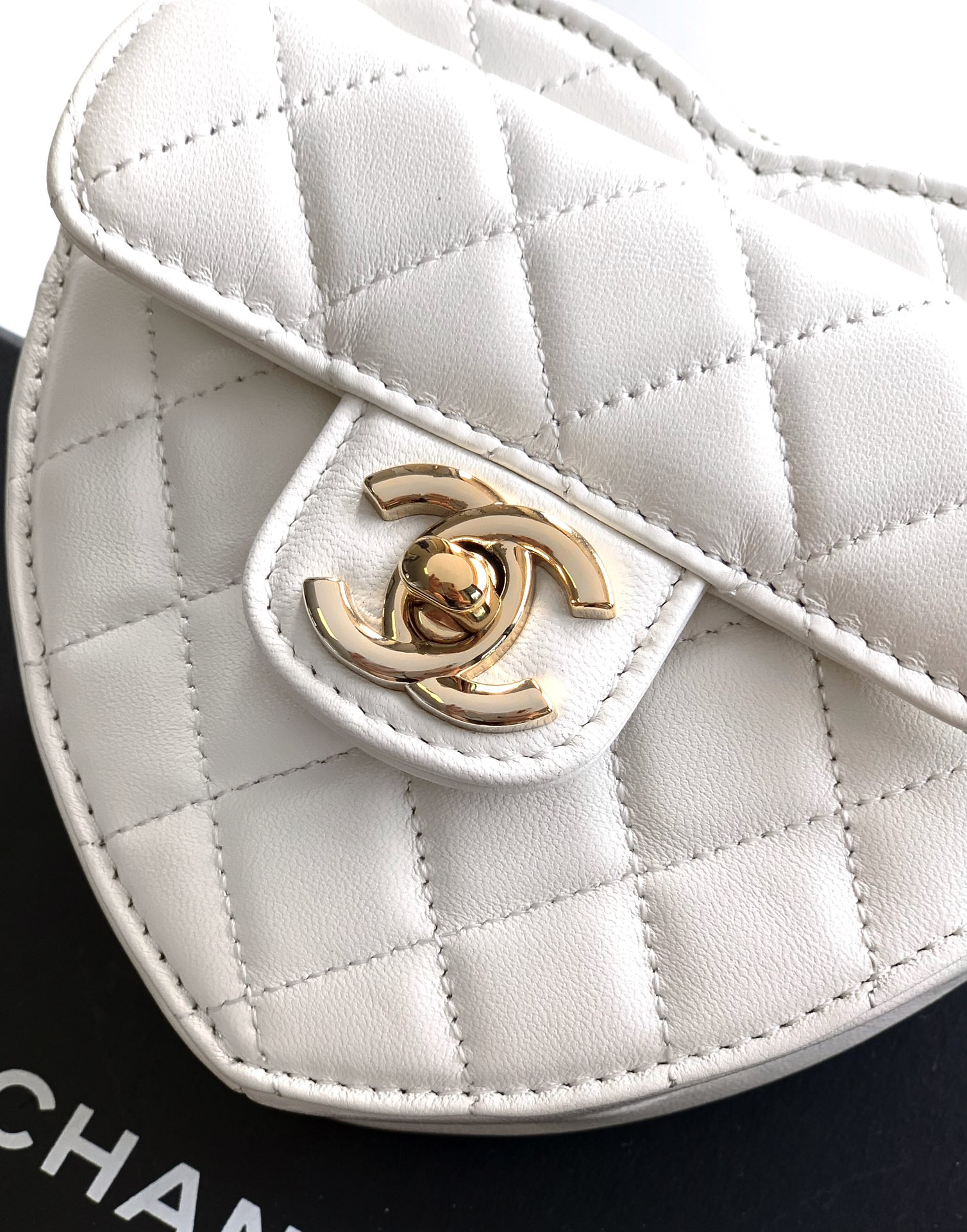 Chanel Clutch Bag Sheepskin White M-l