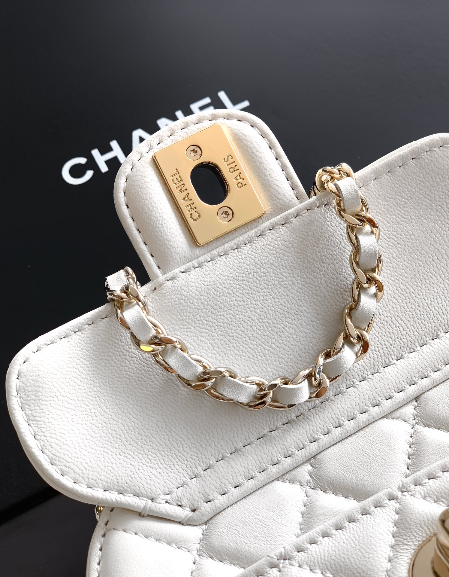 Chanel Clutch Bag Sheepskin White M-l