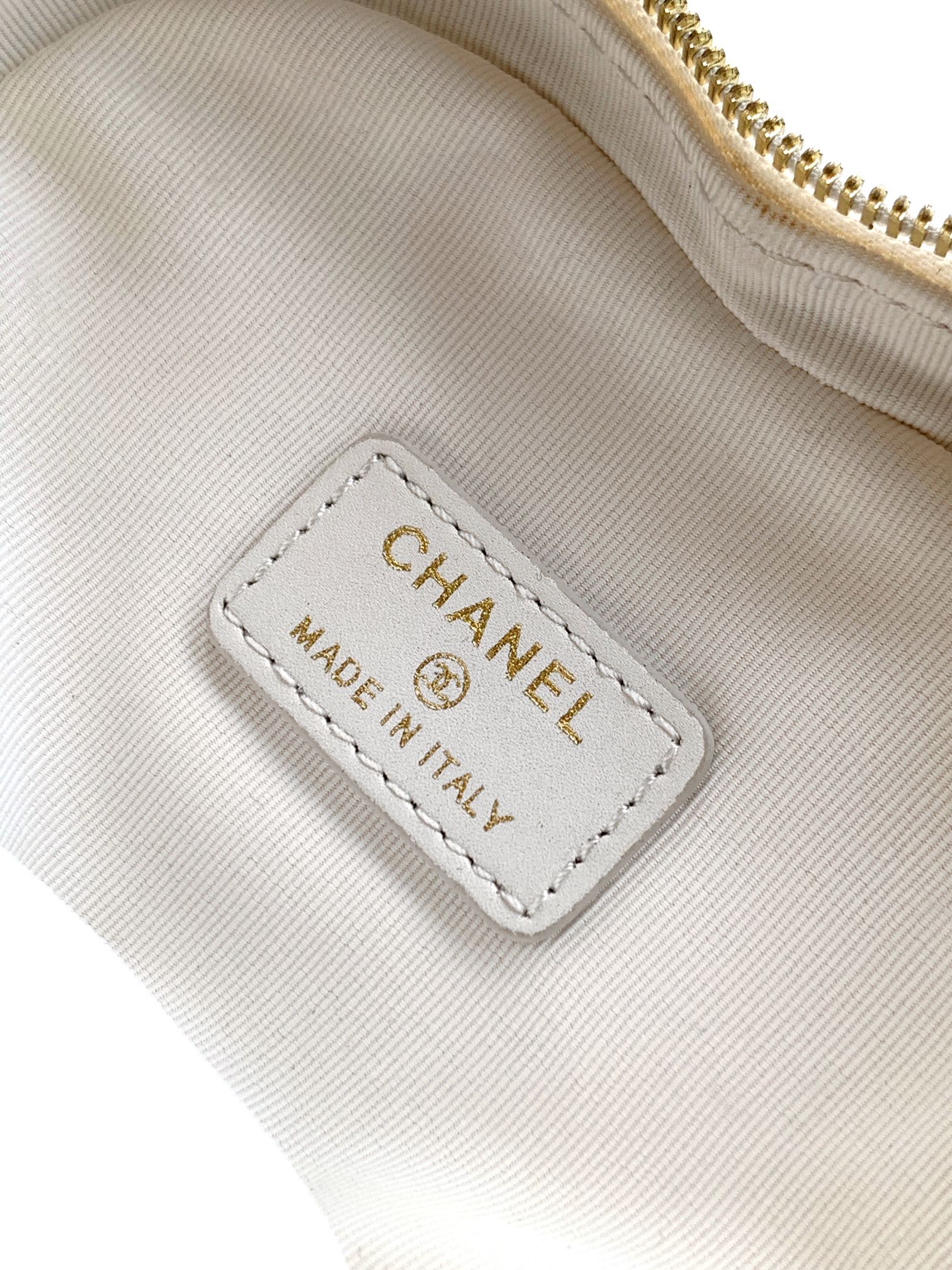 Chanel Clutch Bag Sheepskin White M-l