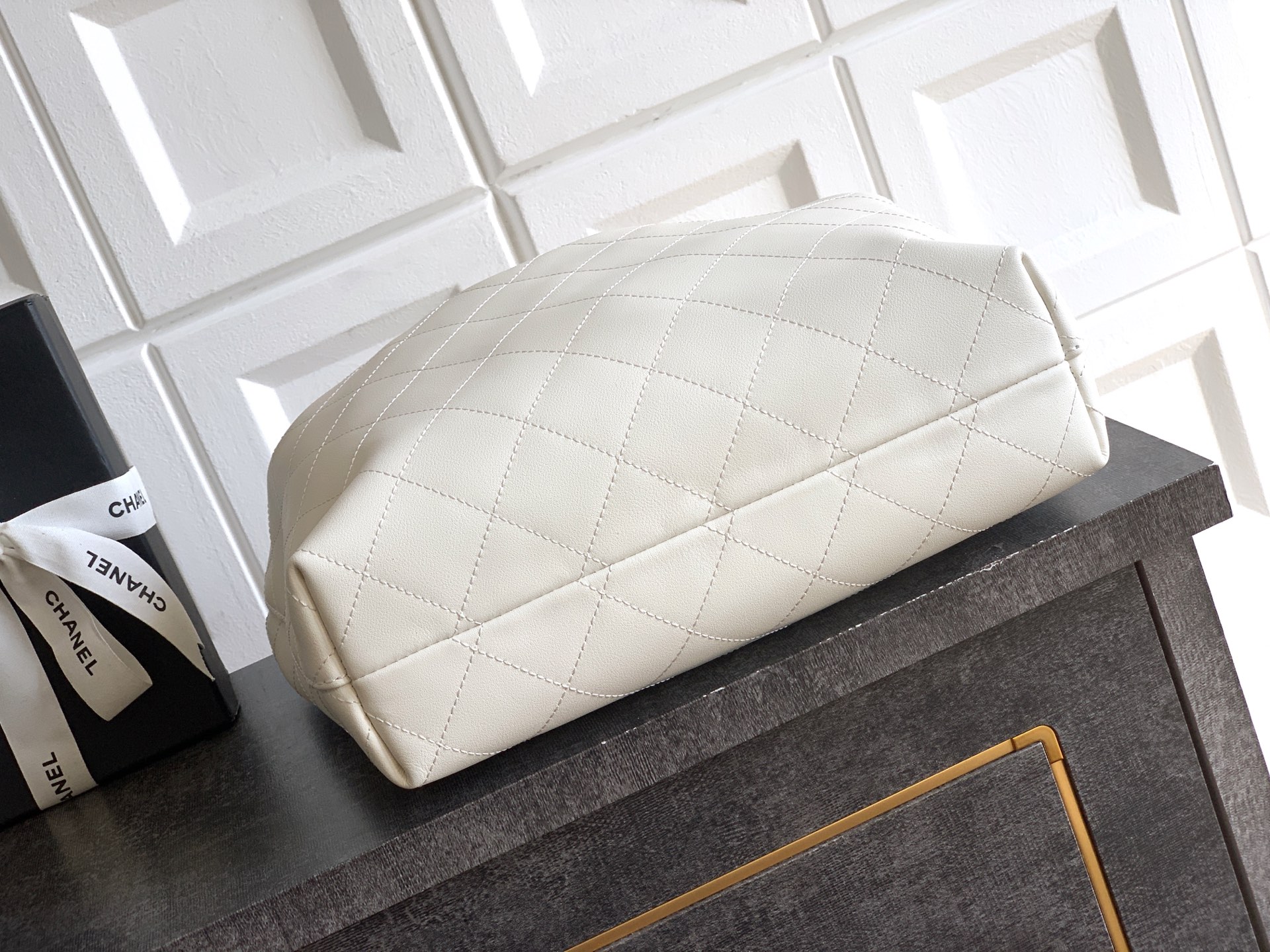 Chanel Male Basic Bag Cow Leather White 12cm-l-s