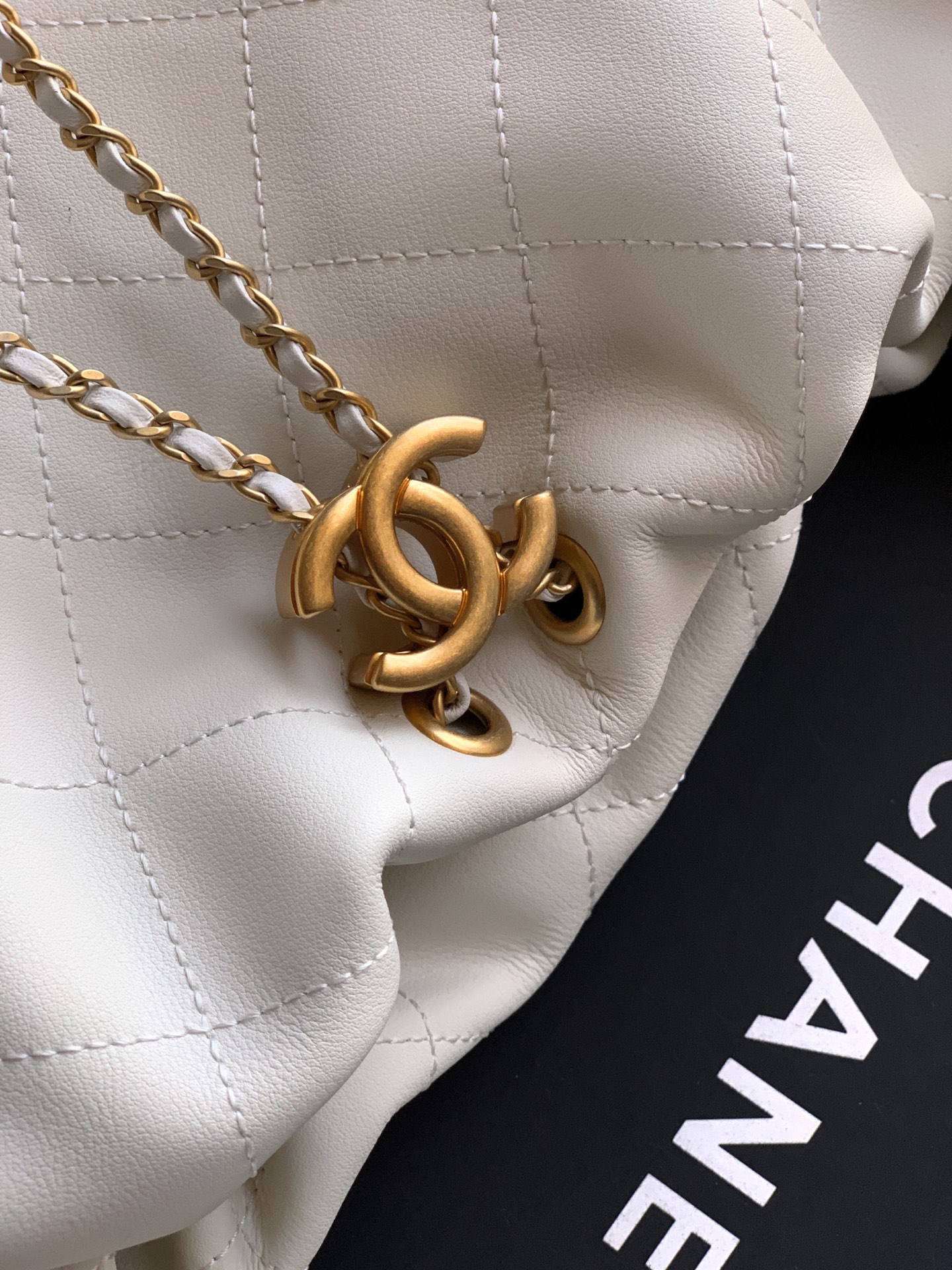 Chanel Male Basic Bag Cow Leather White 12cm-l-s