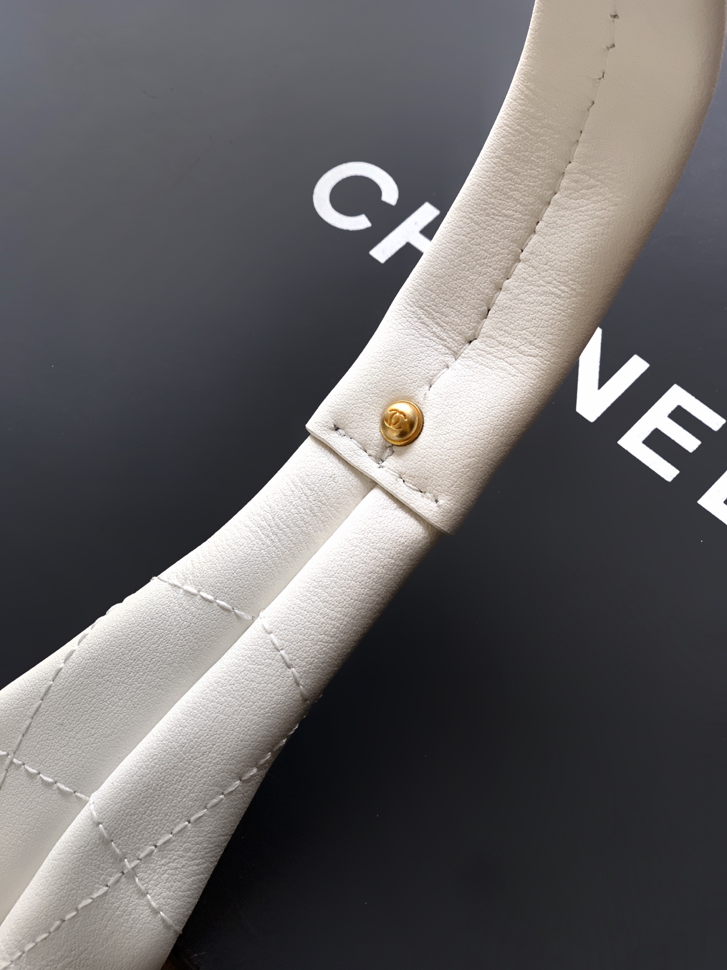 Chanel Male Basic Bag Cow Leather White 12cm-l-s