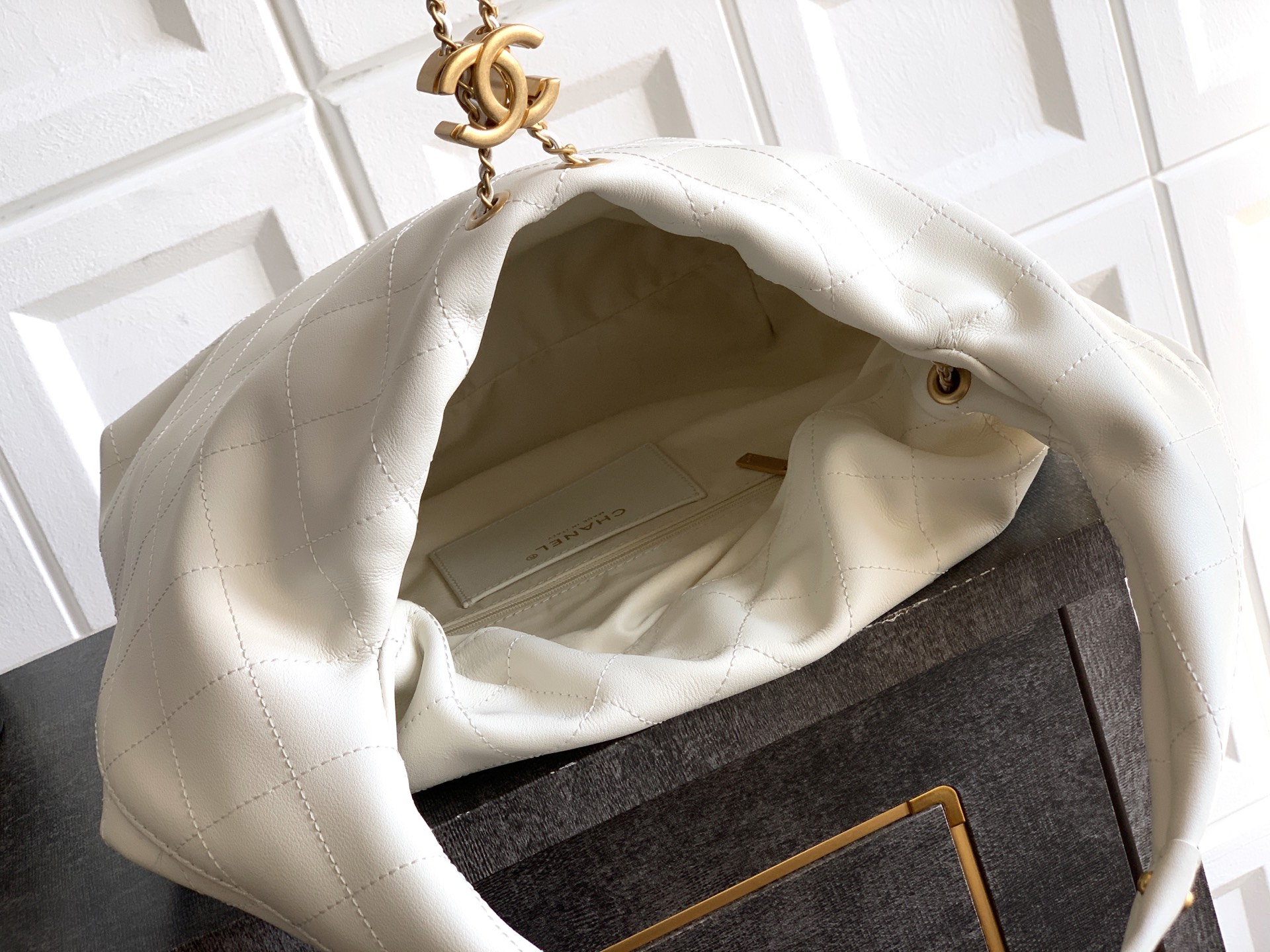 Chanel Male Basic Bag Cow Leather White 12cm-l-s