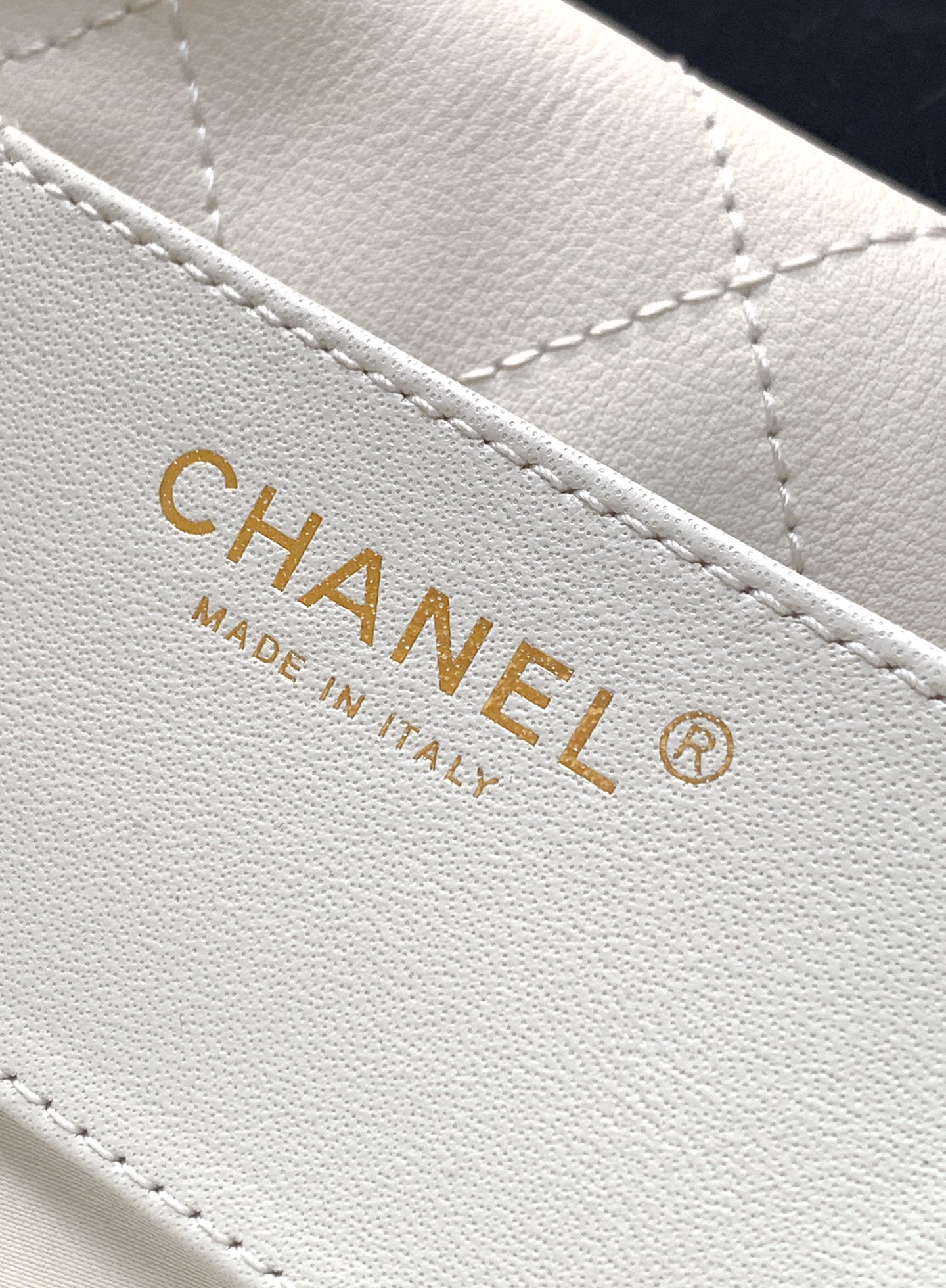 Chanel Male Basic Bag Cow Leather White 12cm-l-s