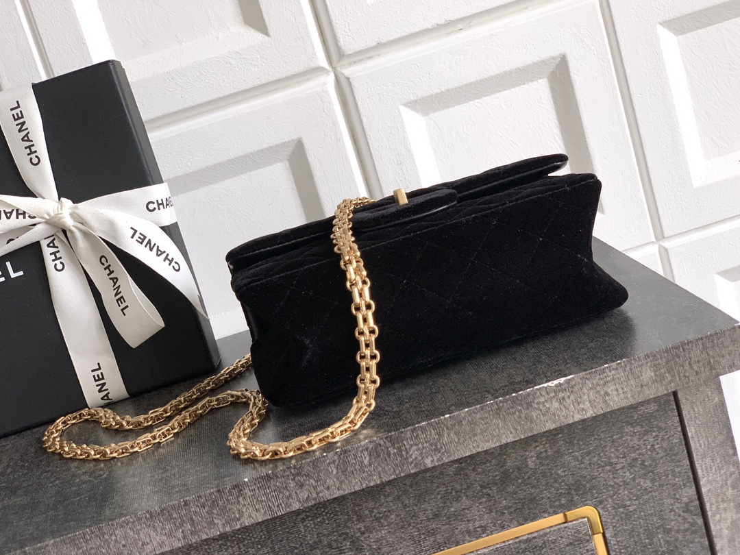 Chanel Female Basic Bag Black 20cm-m-l
