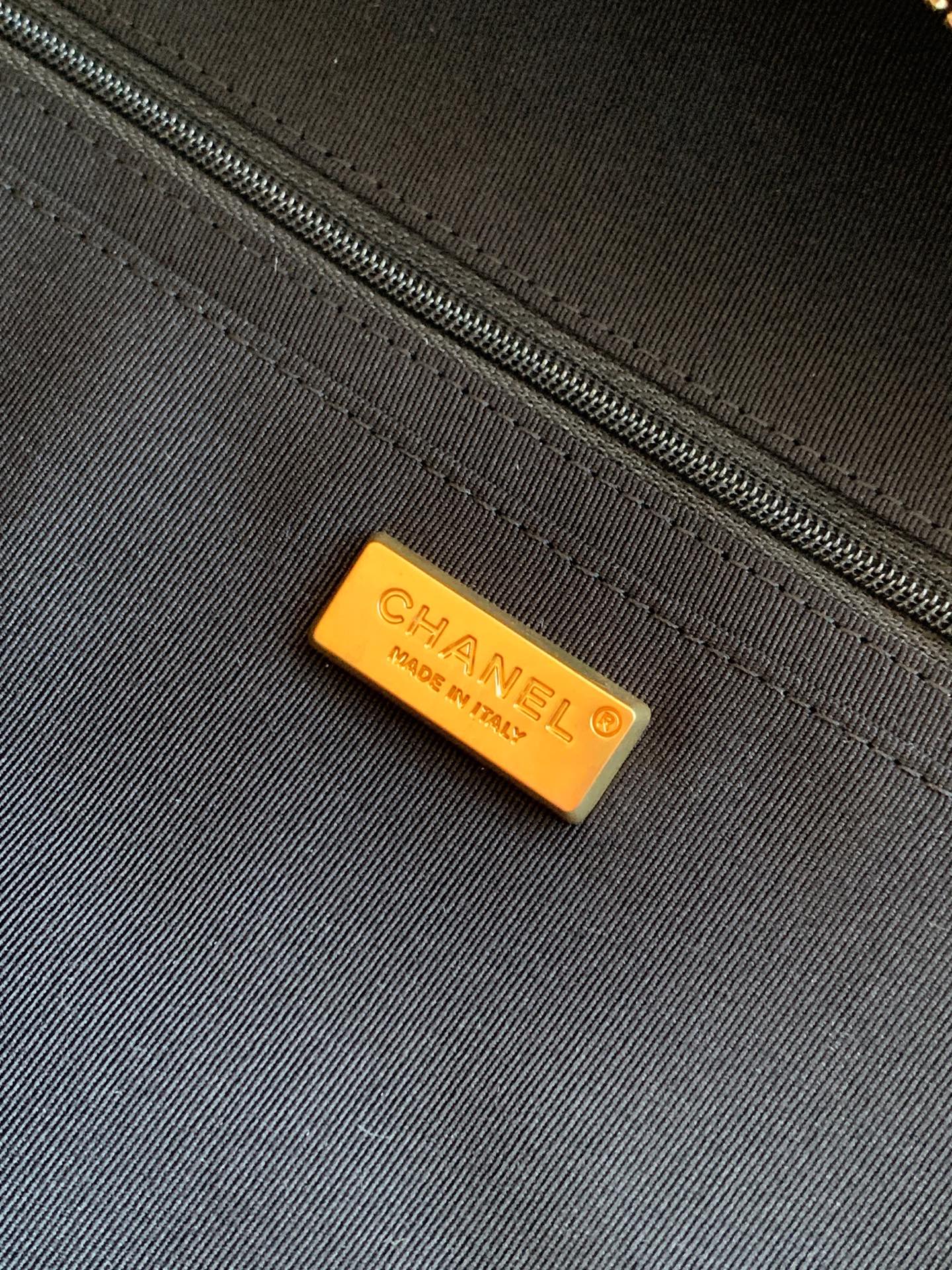 Chanel Basic Bag Black 23cm-l