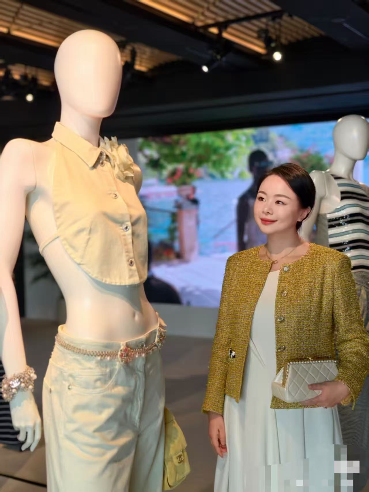 Chanel Clutch Bag M-l